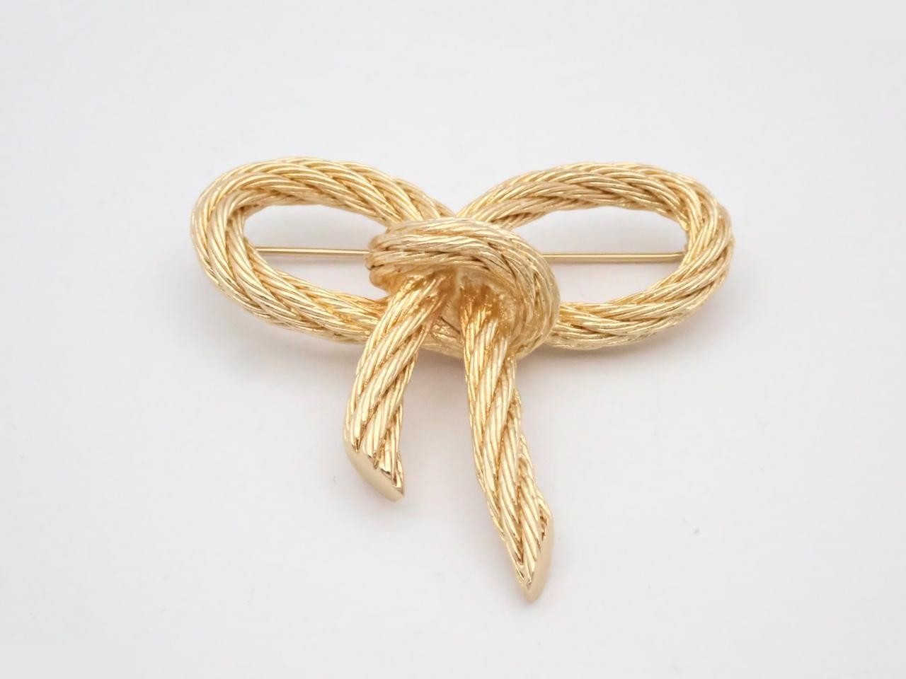 Other lines: Precious metals, brooches, ribbon, gold