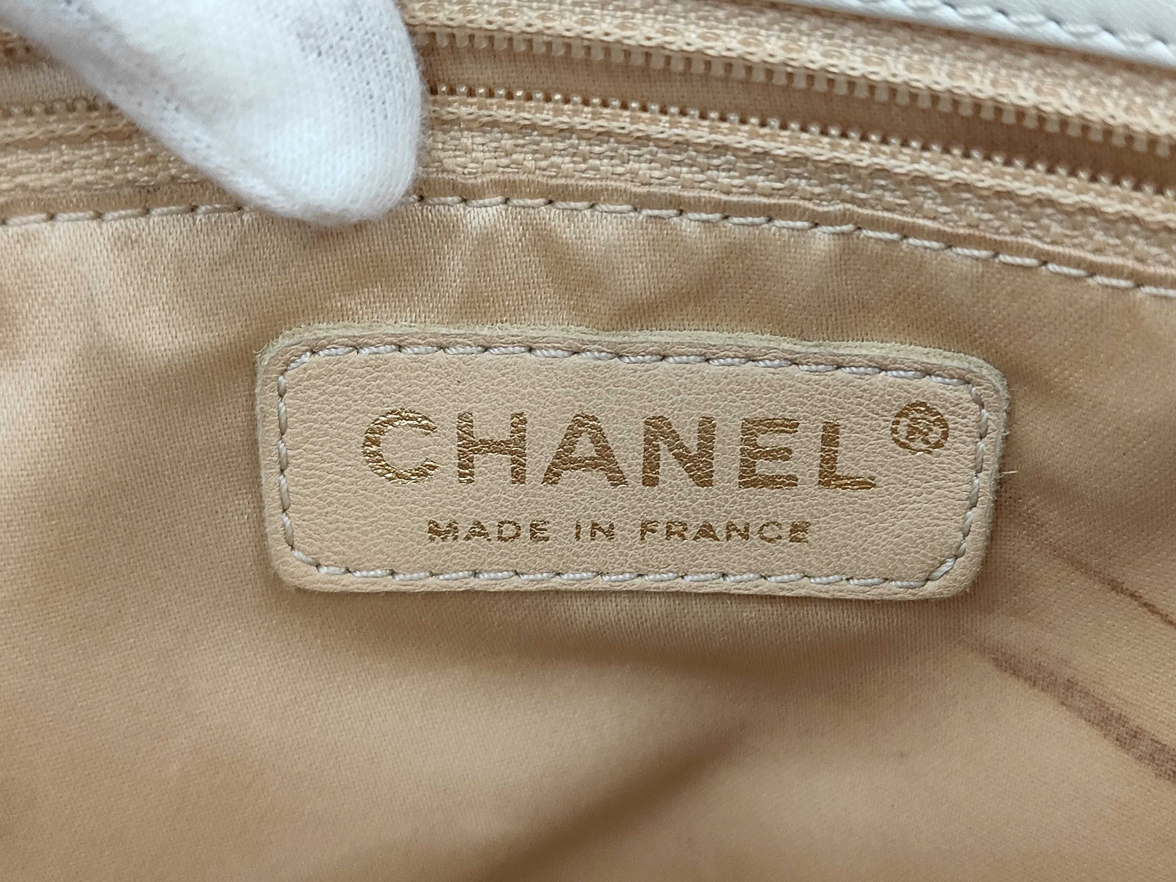 One-Shoulder White Shoulder Bag — view 9
