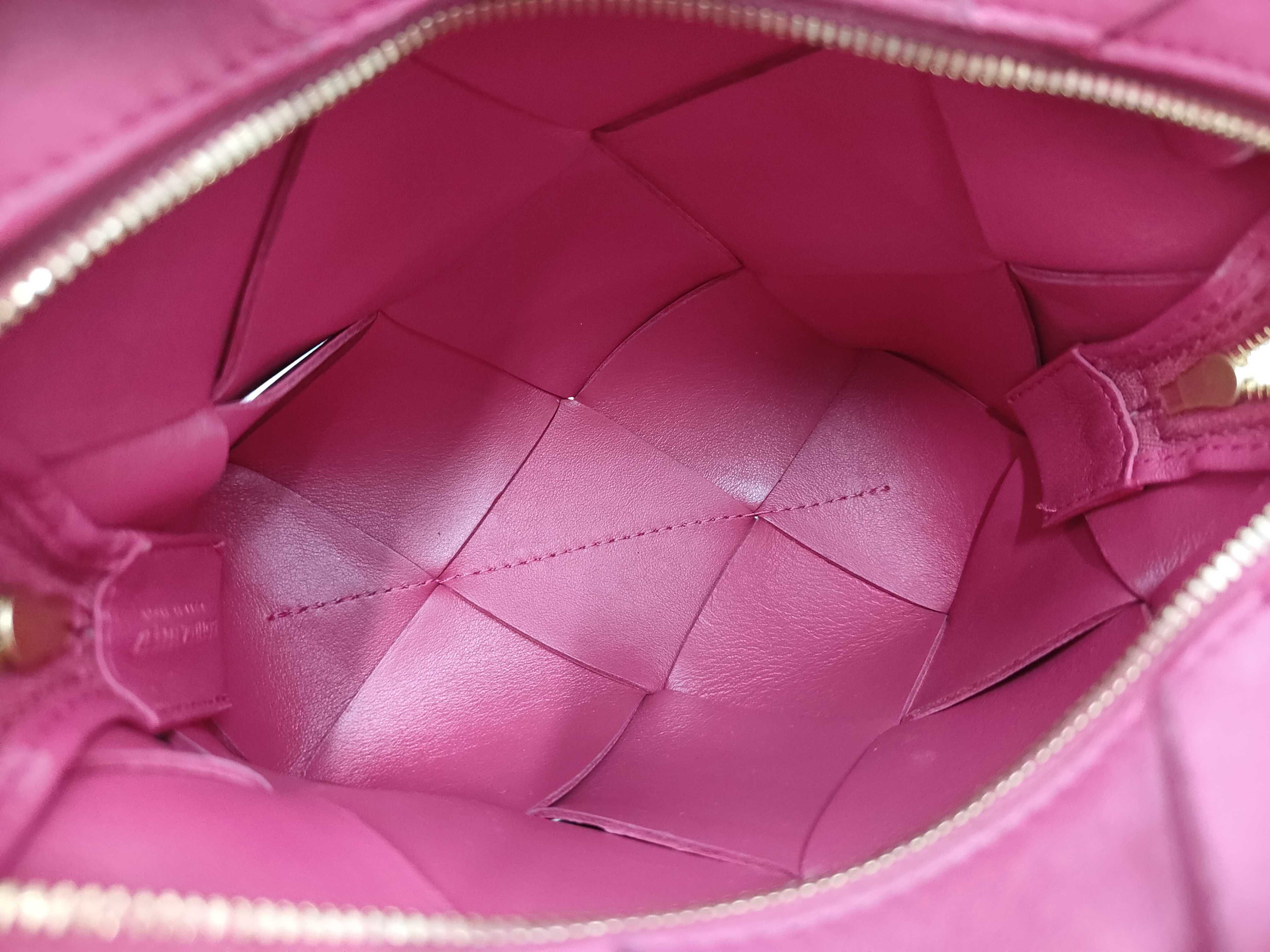 Intrecciato Bottega Veneta Shoulder Bag — view 9