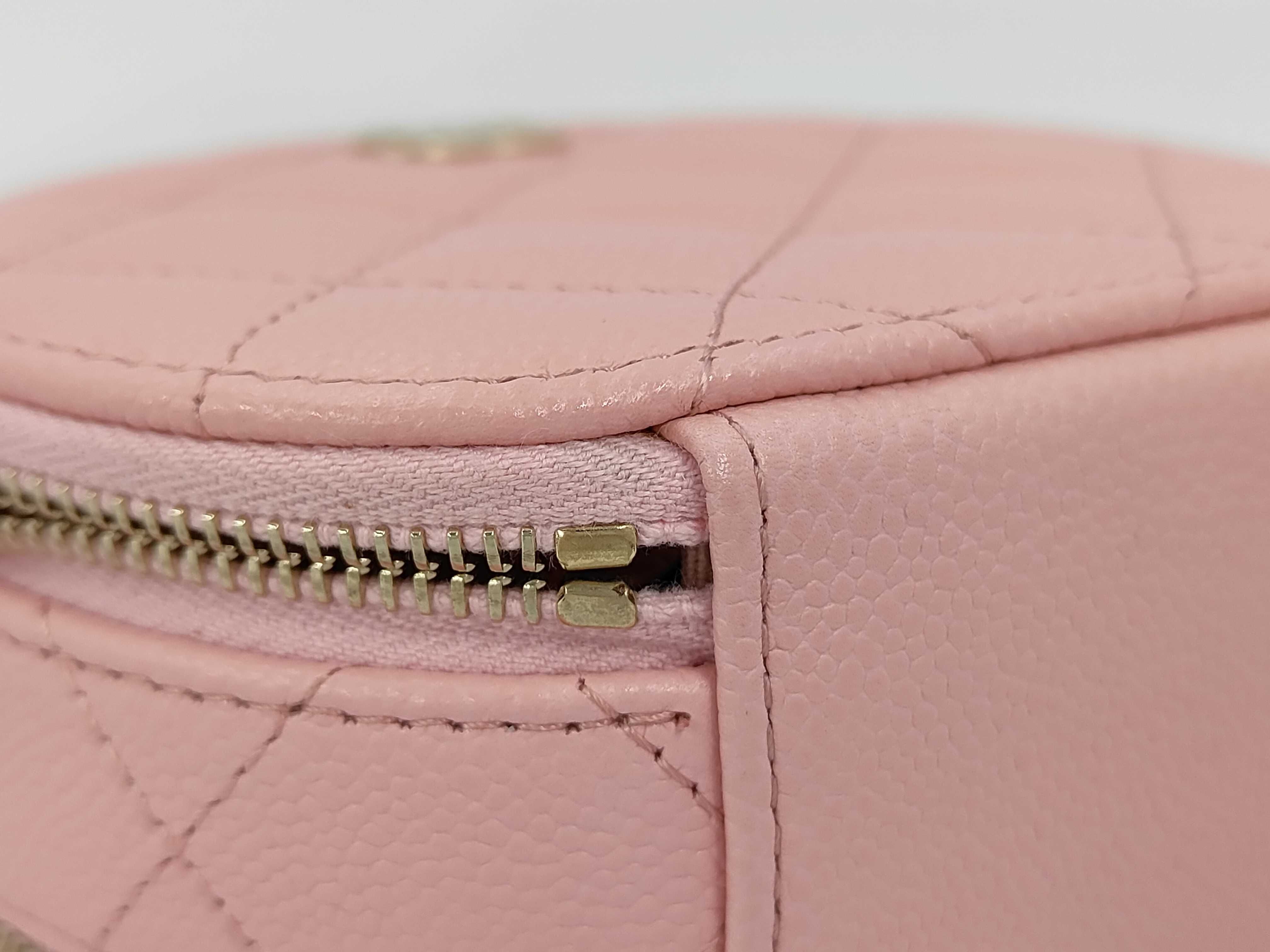 Matelassé Caviar Skin 2-Way Shoulder Bag — view 5