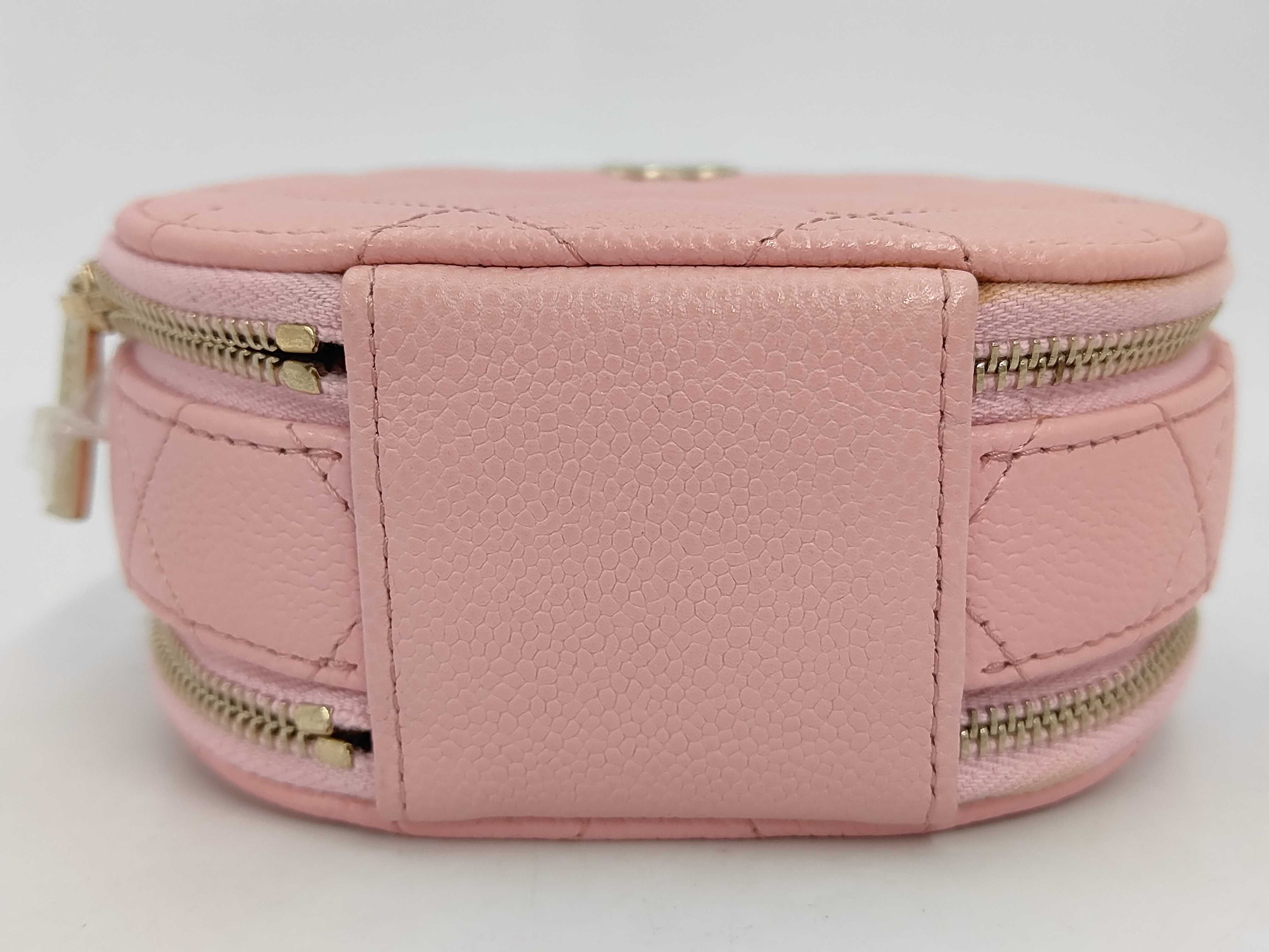 Matelassé Caviar Skin 2-Way Shoulder Bag — view 6