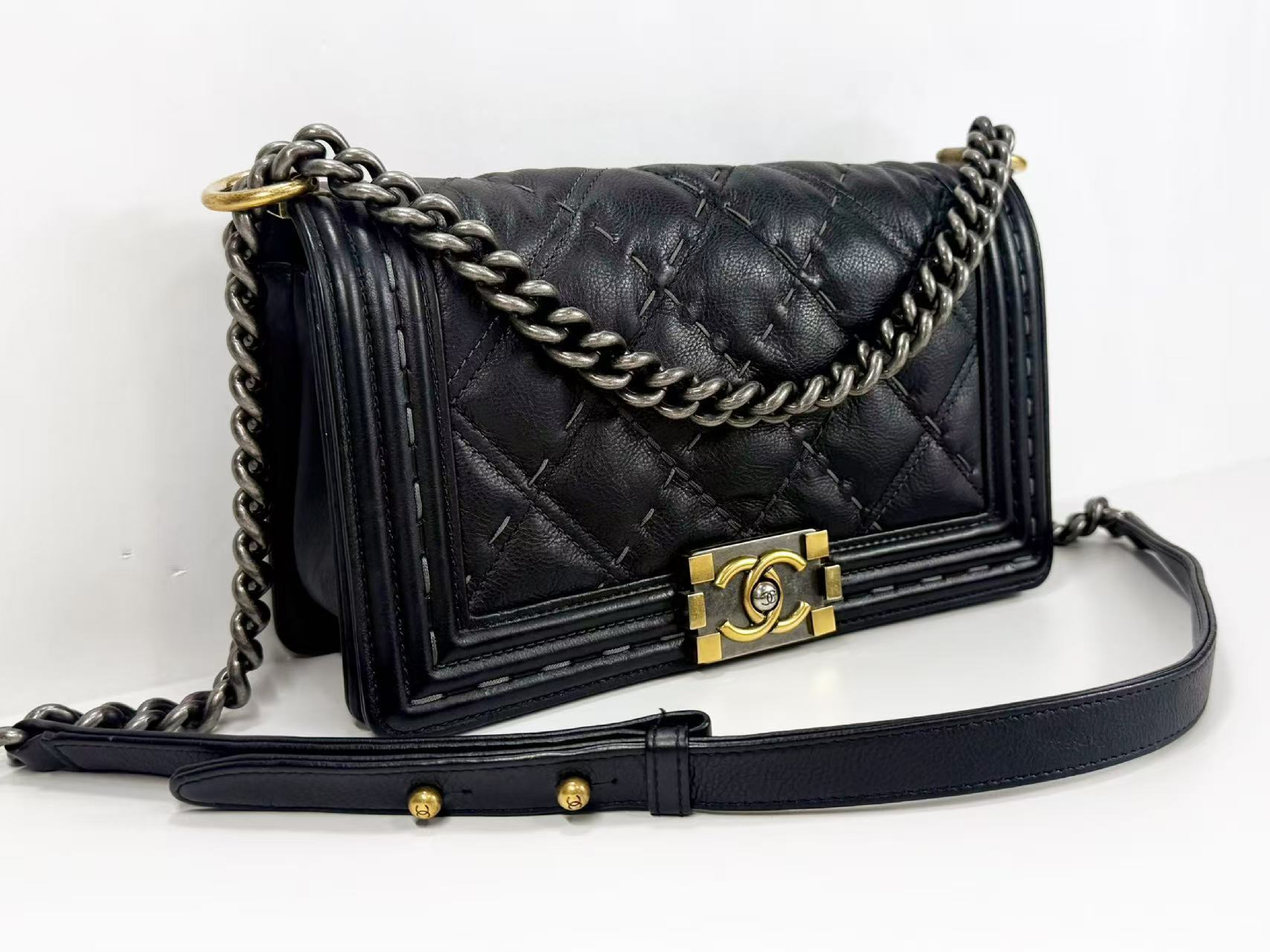 Black Boy S Caviar Leather Matelassé Shoulder Bag, W25/H15/D7cm (approx.), serial number in the 21st range, with protective seal, two-tone vintage hardware, 21116088. — view 2