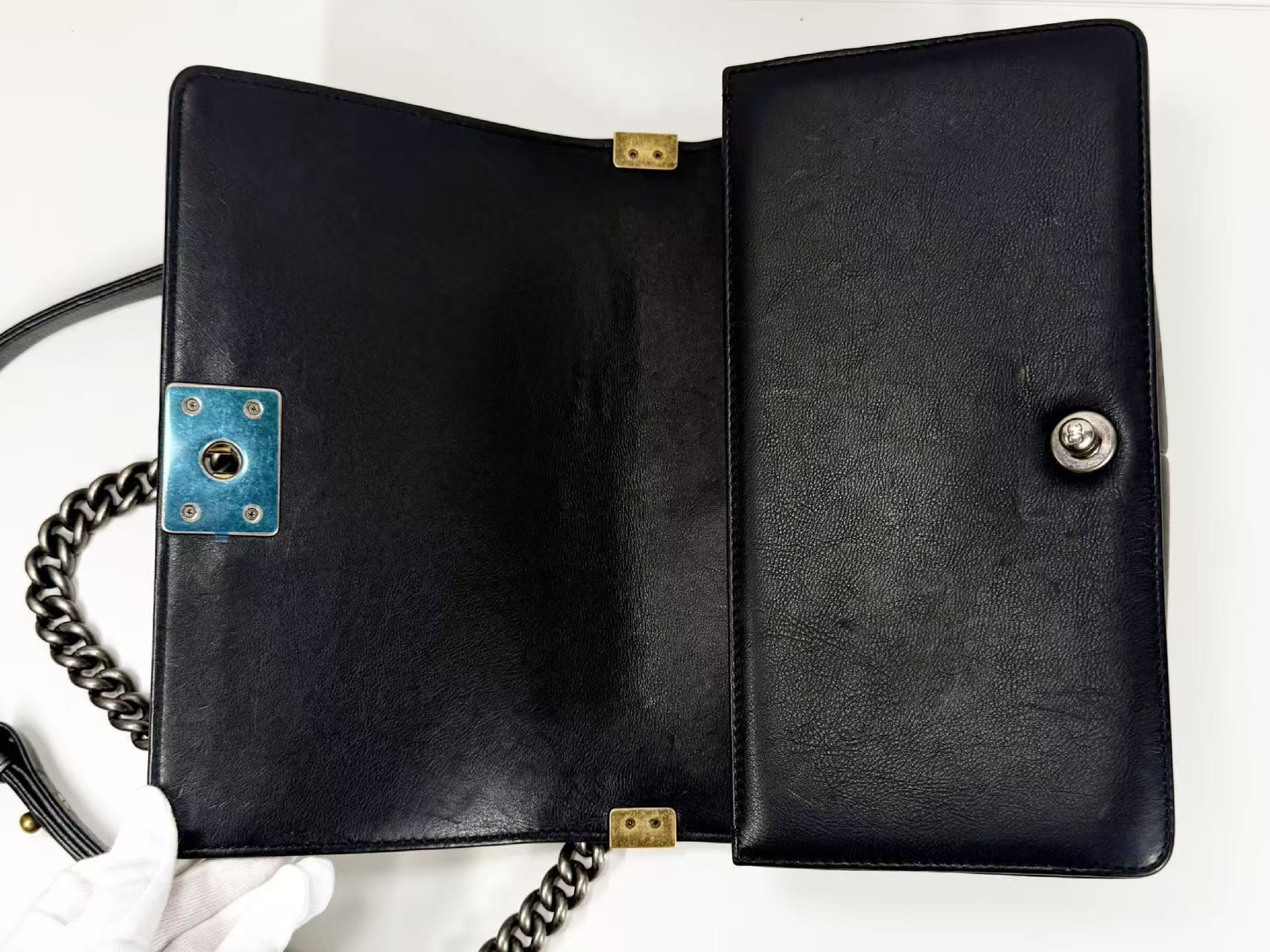 Black Boy S Caviar Leather Matelassé Shoulder Bag, W25/H15/D7cm (approx.), serial number in the 21st range, with protective seal, two-tone vintage hardware, 21116088. — view 12