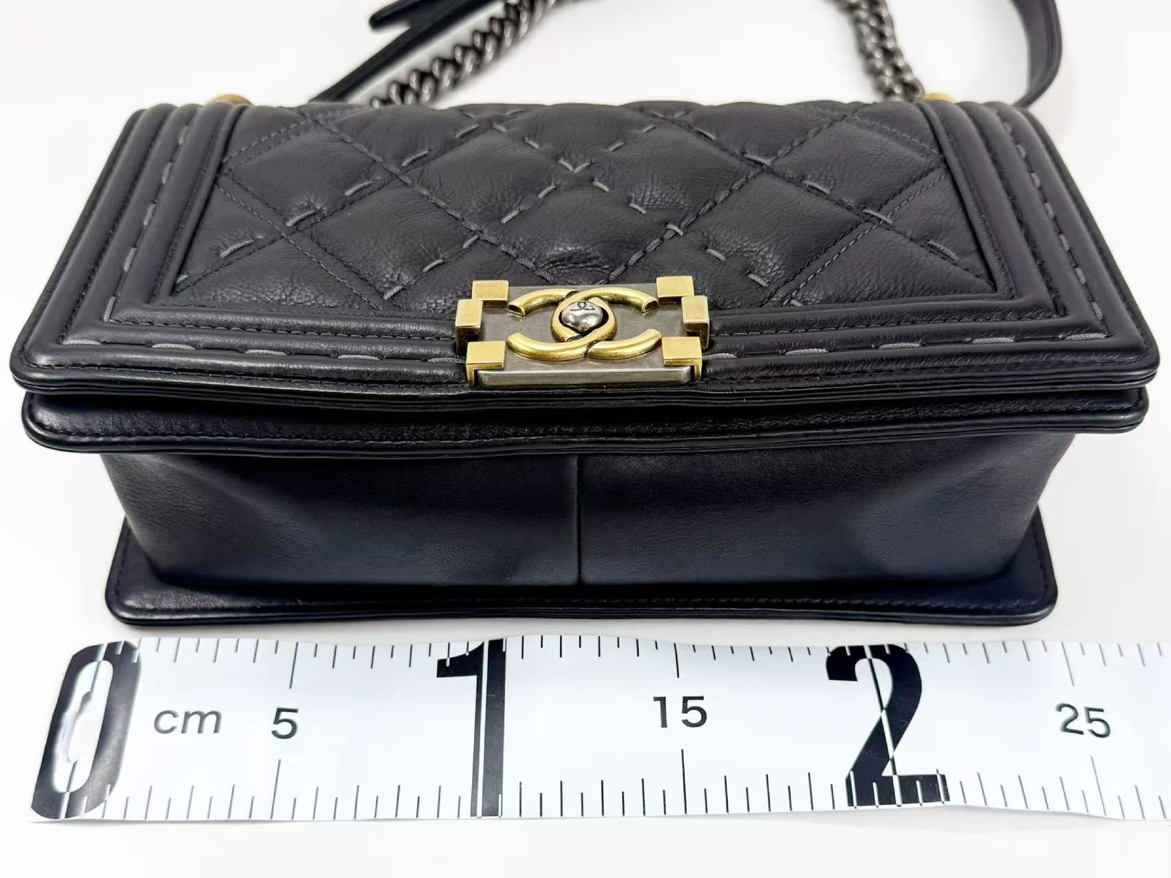 Black Boy S Caviar Leather Matelassé Shoulder Bag, W25/H15/D7cm (approx.), serial number in the 21st range, with protective seal, two-tone vintage hardware, 21116088. — view 4