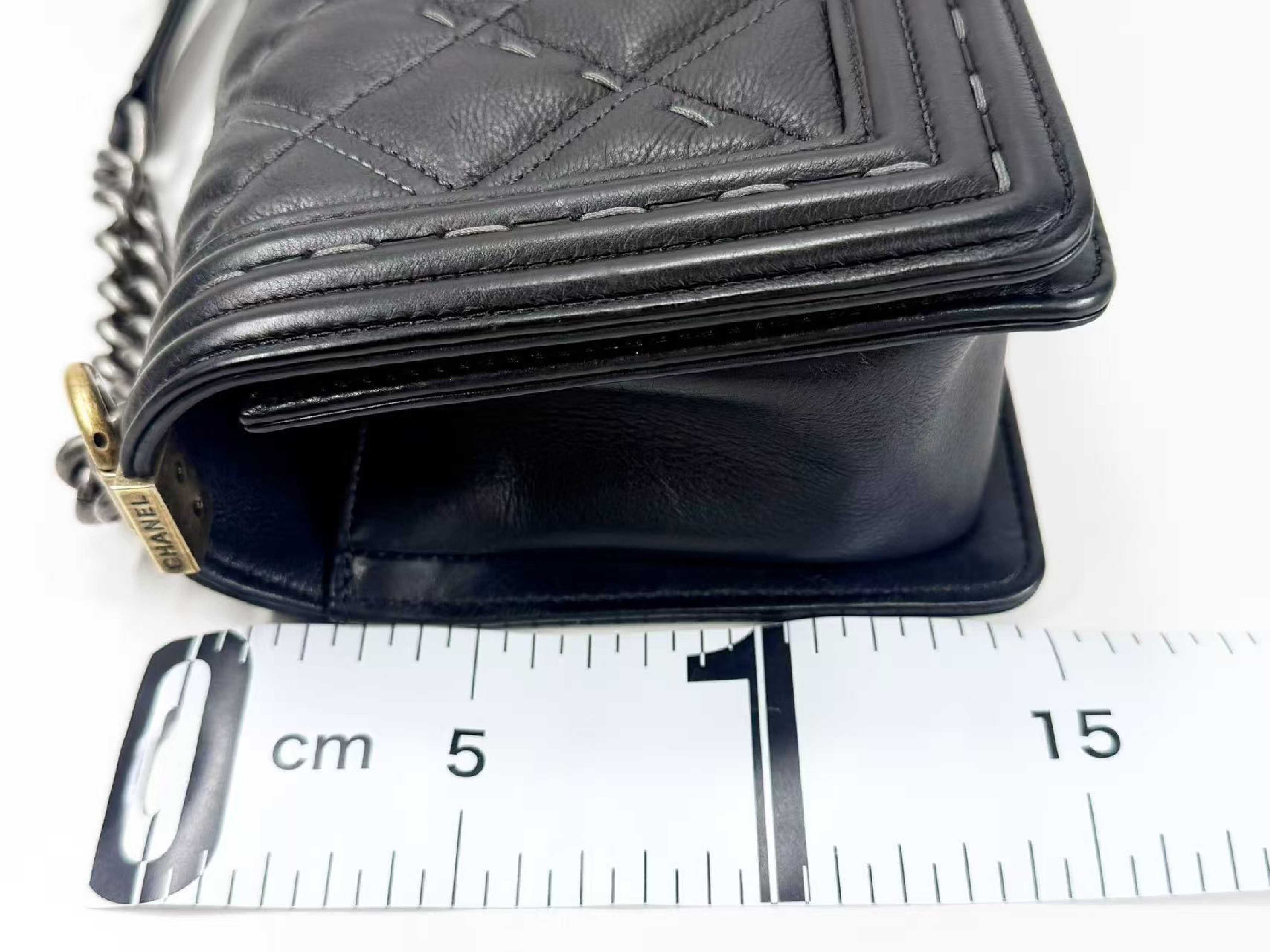 Black Boy S Caviar Leather Matelassé Shoulder Bag, W25/H15/D7cm (approx.), serial number in the 21st range, with protective seal, two-tone vintage hardware, 21116088. — view 5