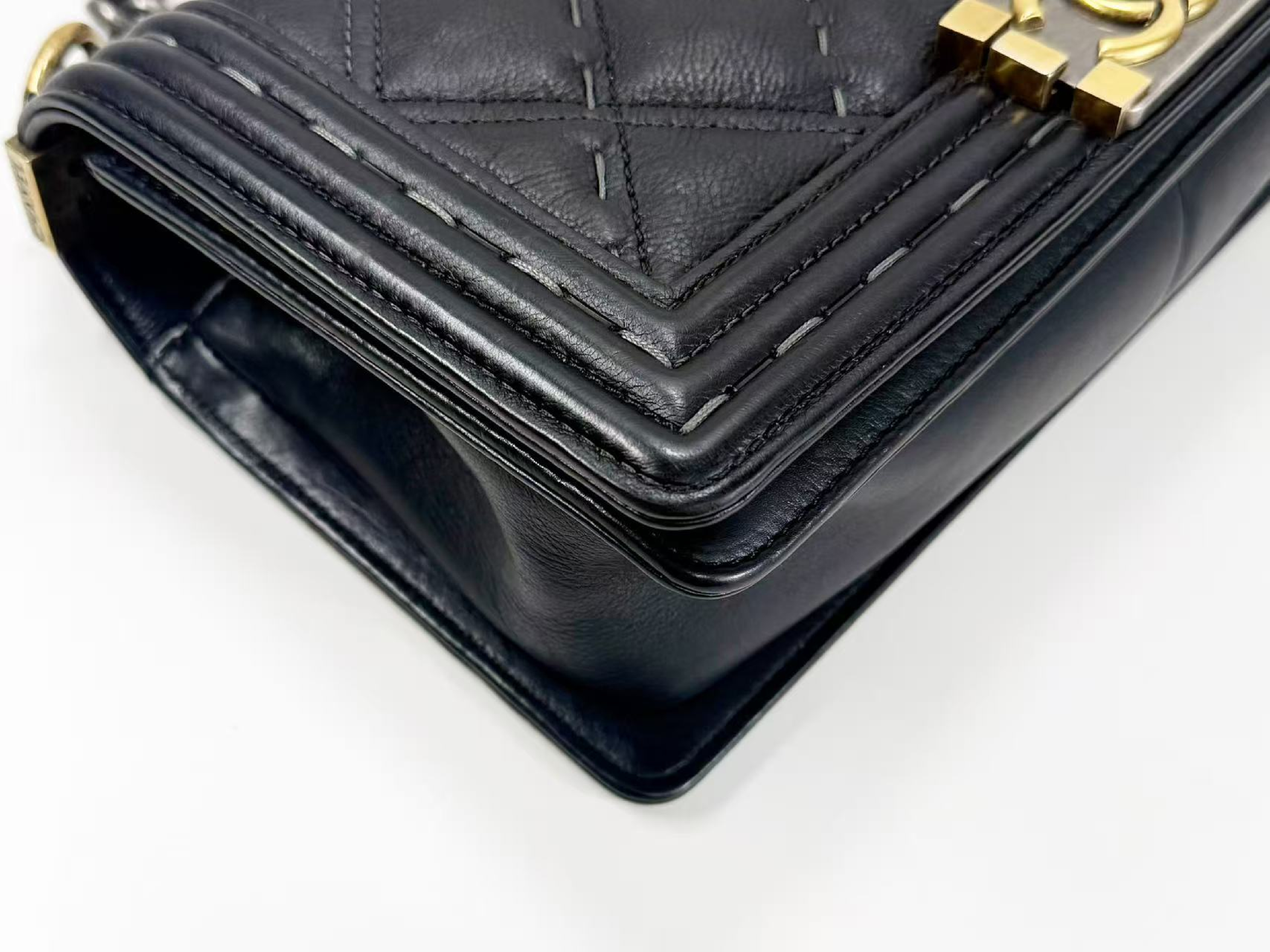 Black Boy S Caviar Leather Matelassé Shoulder Bag, W25/H15/D7cm (approx.), serial number in the 21st range, with protective seal, two-tone vintage hardware, 21116088. — view 8