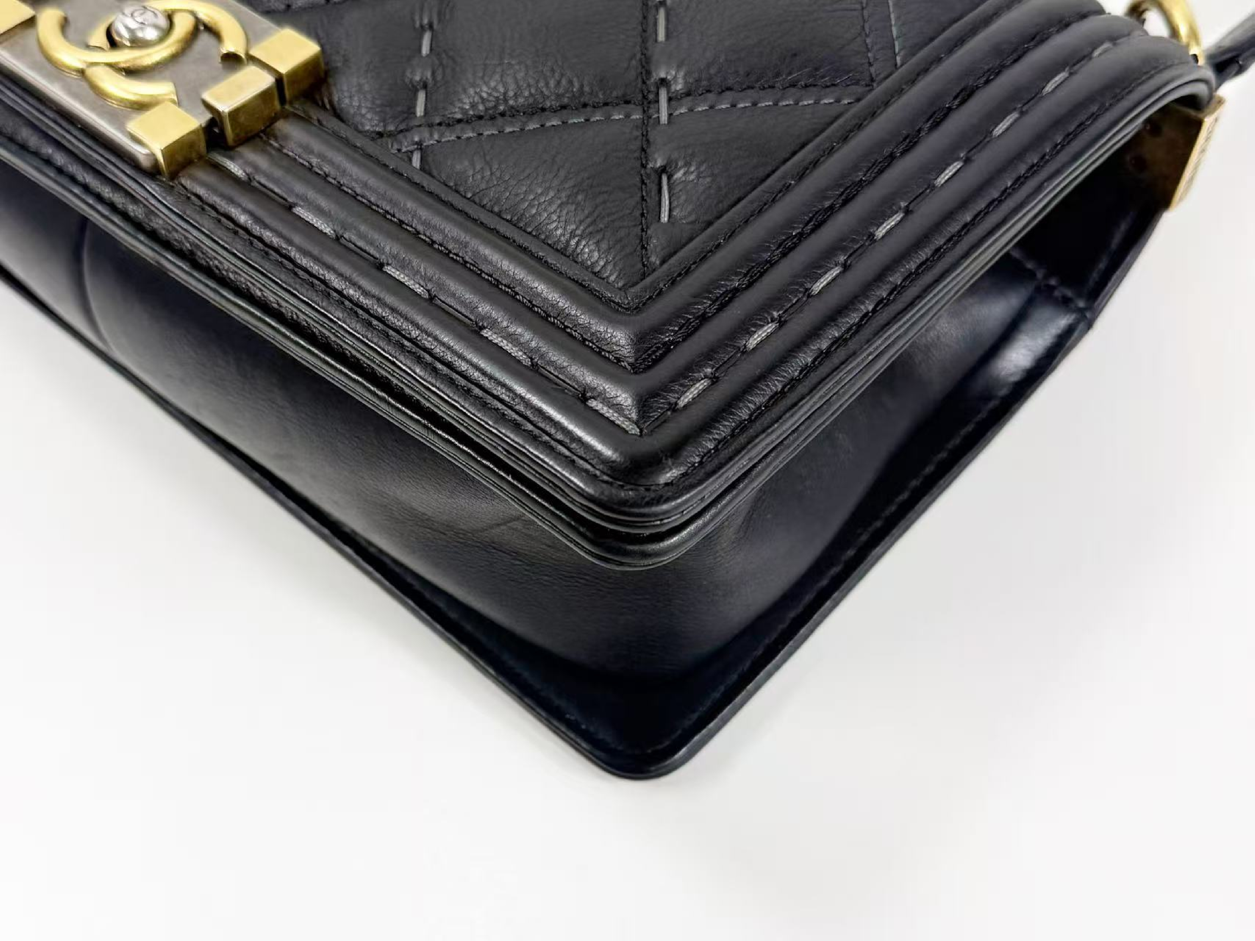 Black Boy S Caviar Leather Matelassé Shoulder Bag, W25/H15/D7cm (approx.), serial number in the 21st range, with protective seal, two-tone vintage hardware, 21116088. — view 9