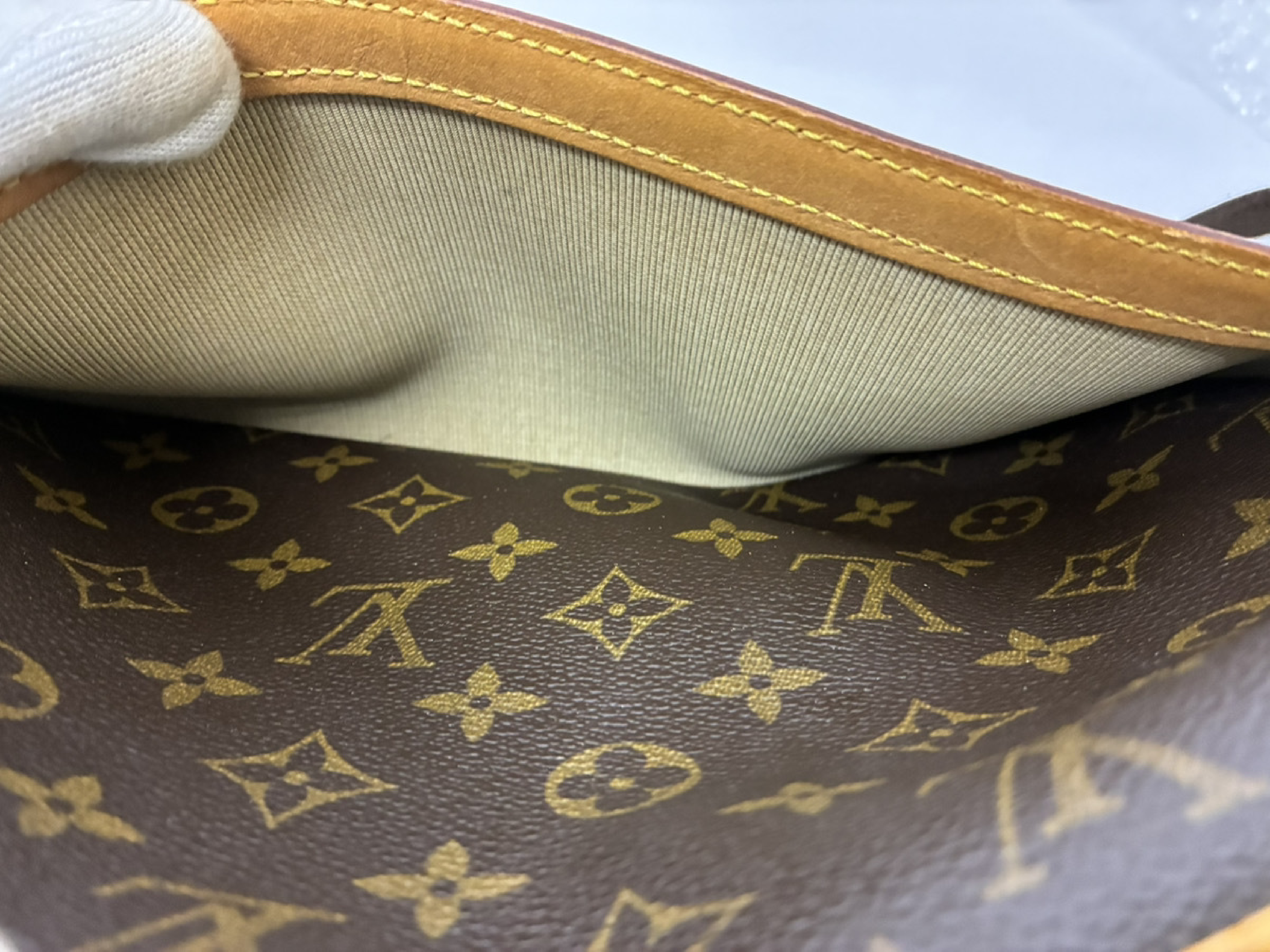 Reporter PM M45254 Shoulder Bag — view 10