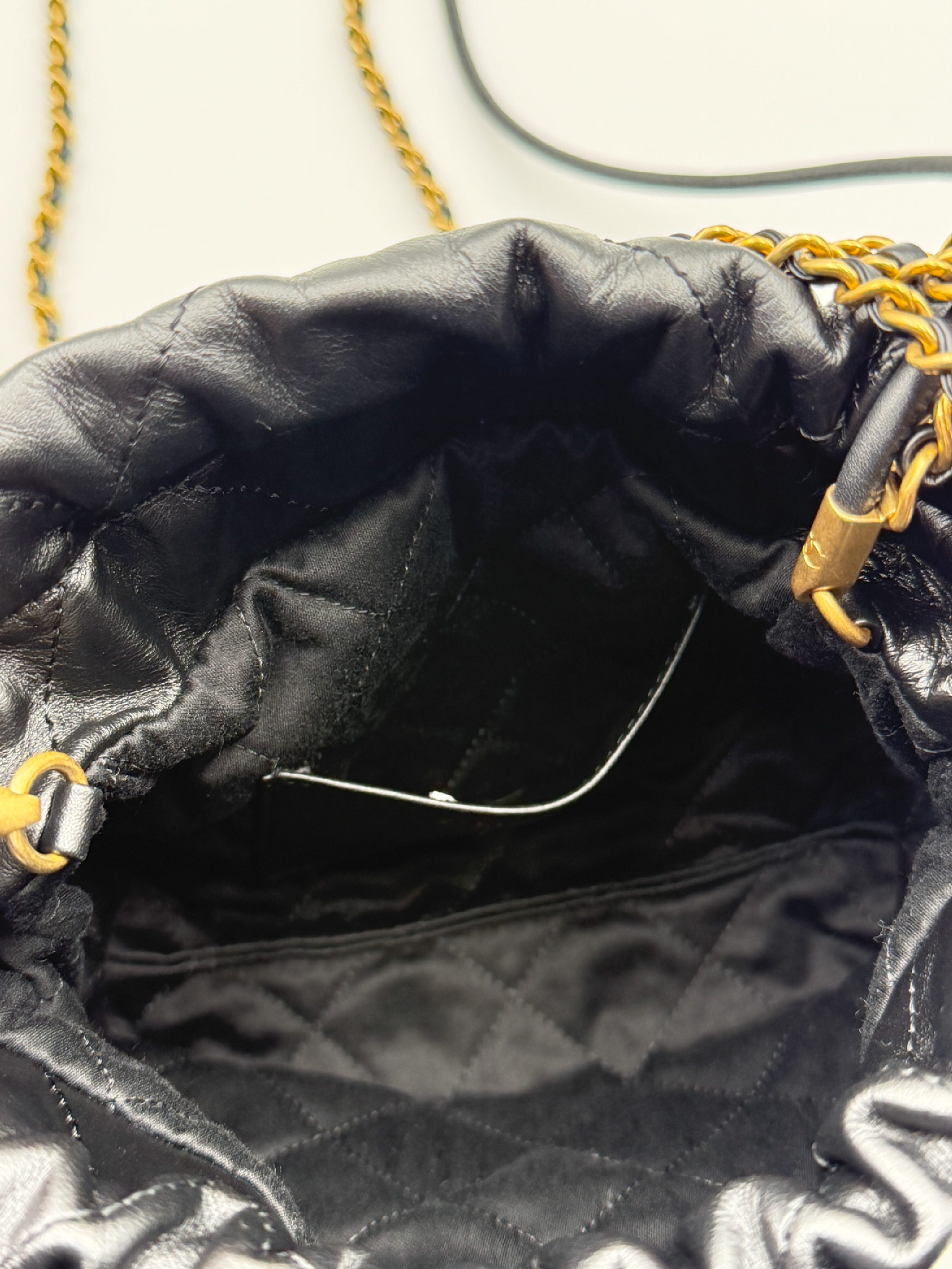 22 Mini Random Black Gold Hardware Shoulder Bag — view 10