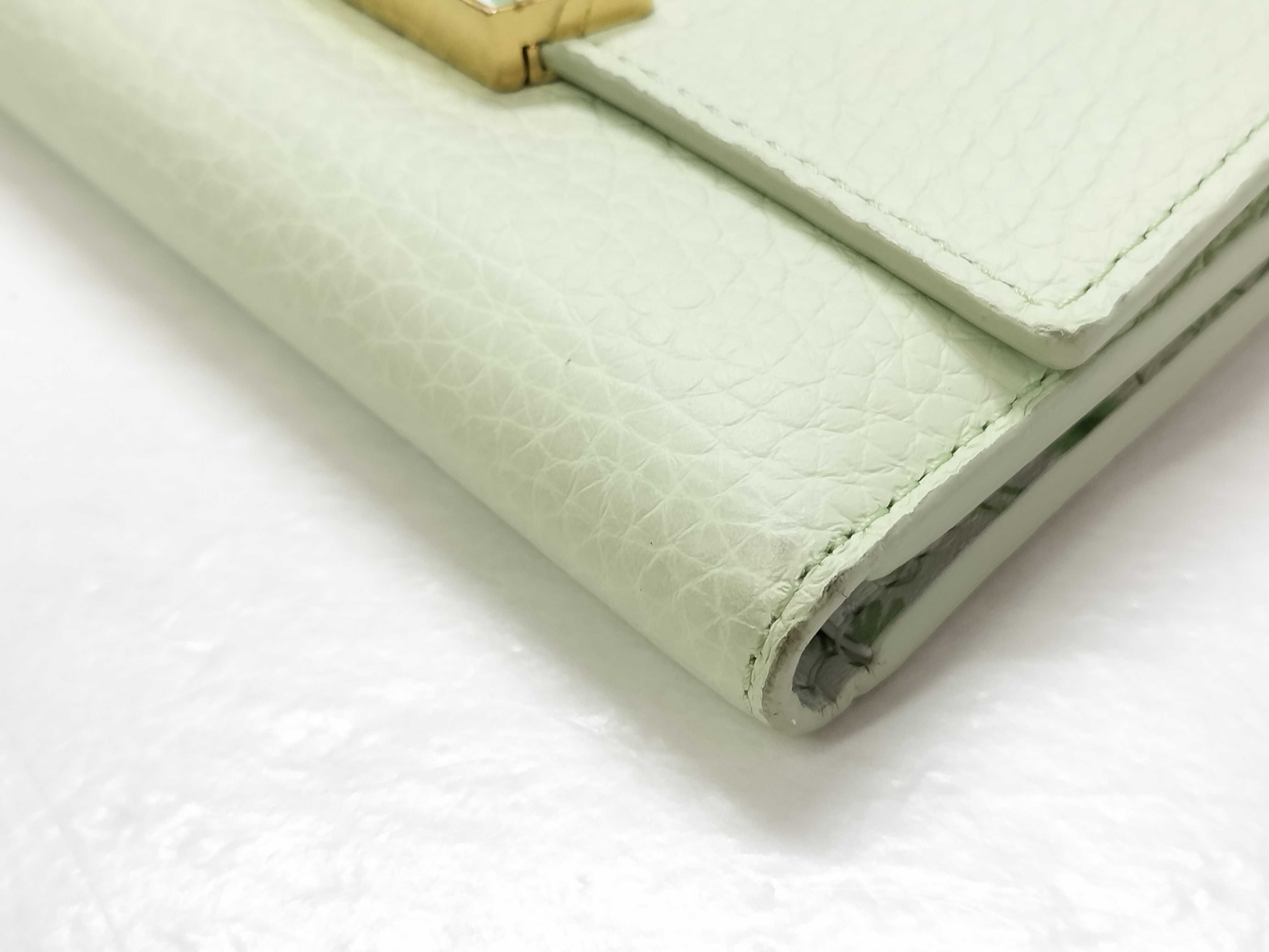 Vuitton Capucines Portefeuille Taurillon Wallet — view 3