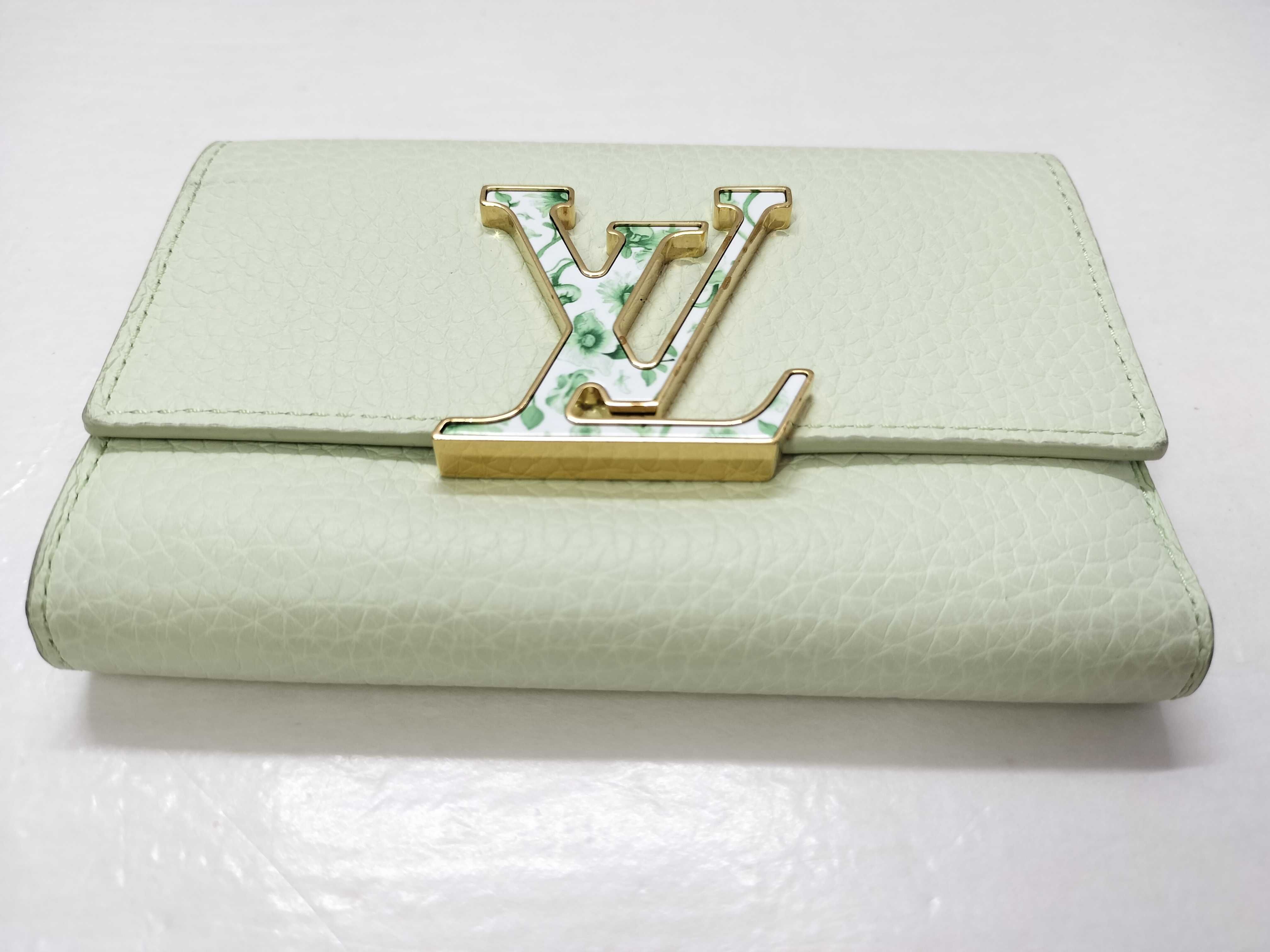 Vuitton Capucines Portefeuille Taurillon Wallet — view 4