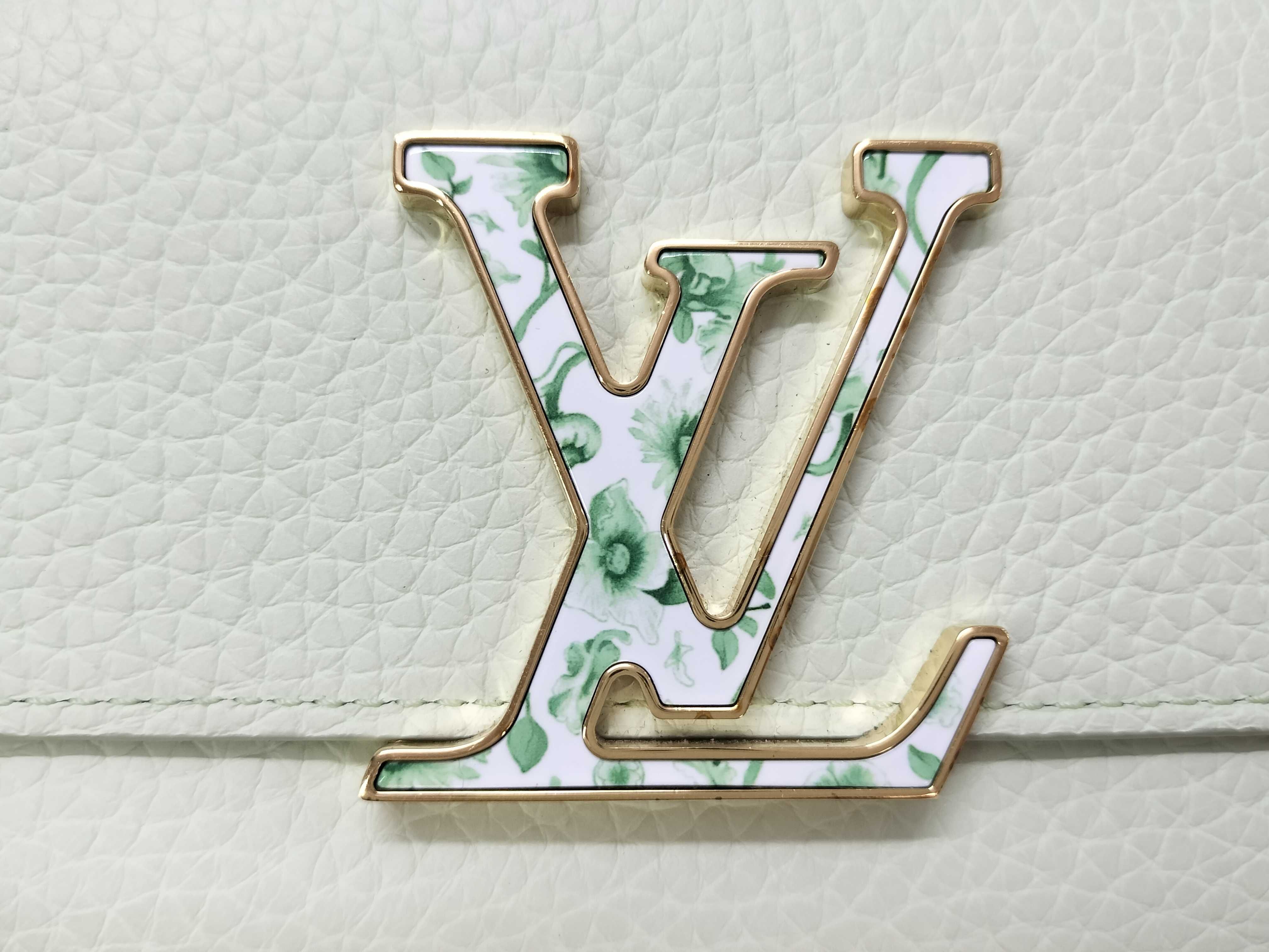 Vuitton Capucines Portefeuille Taurillon Wallet — view 7