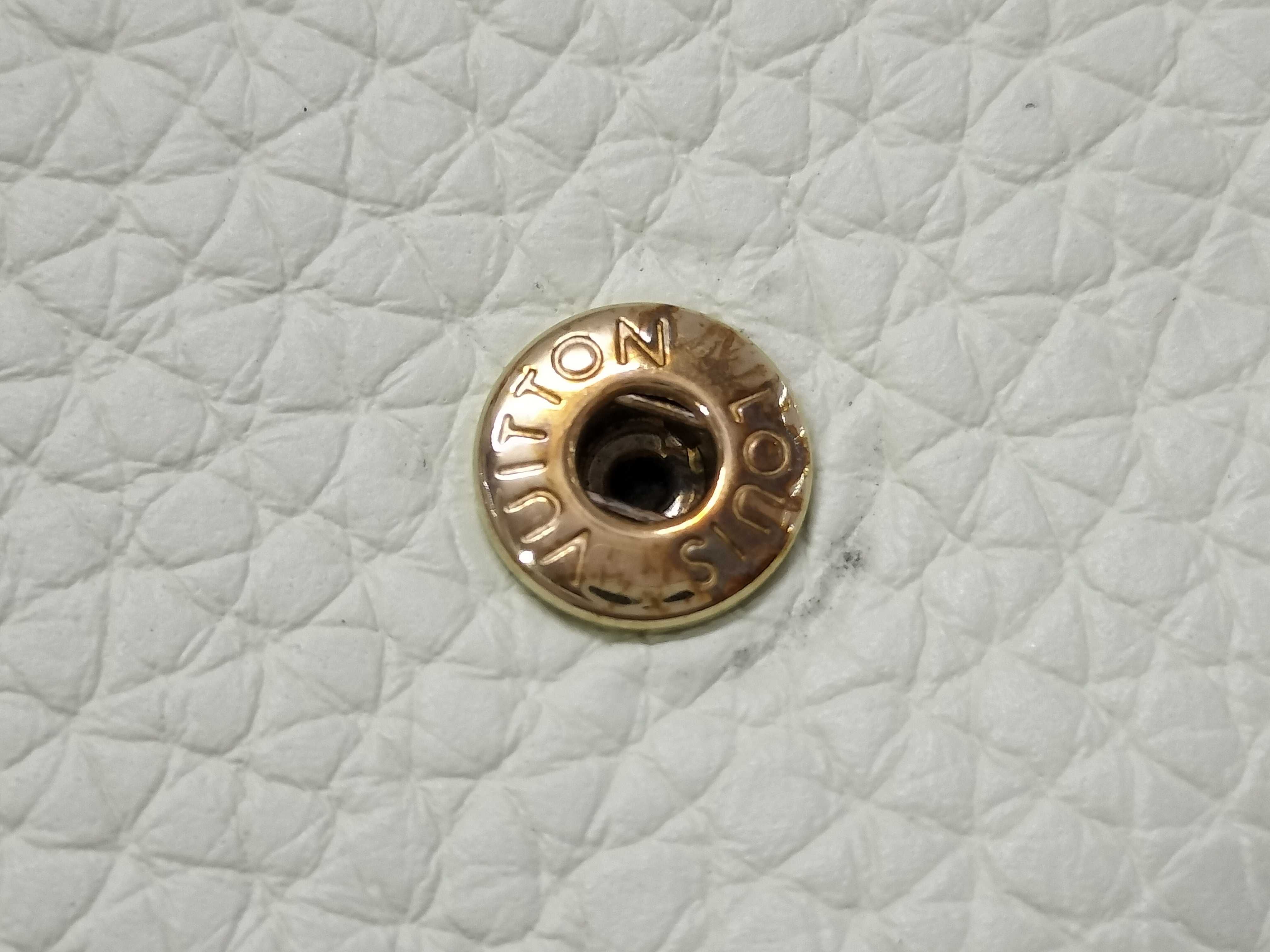 Vuitton Capucines Portefeuille Taurillon Wallet — view 8