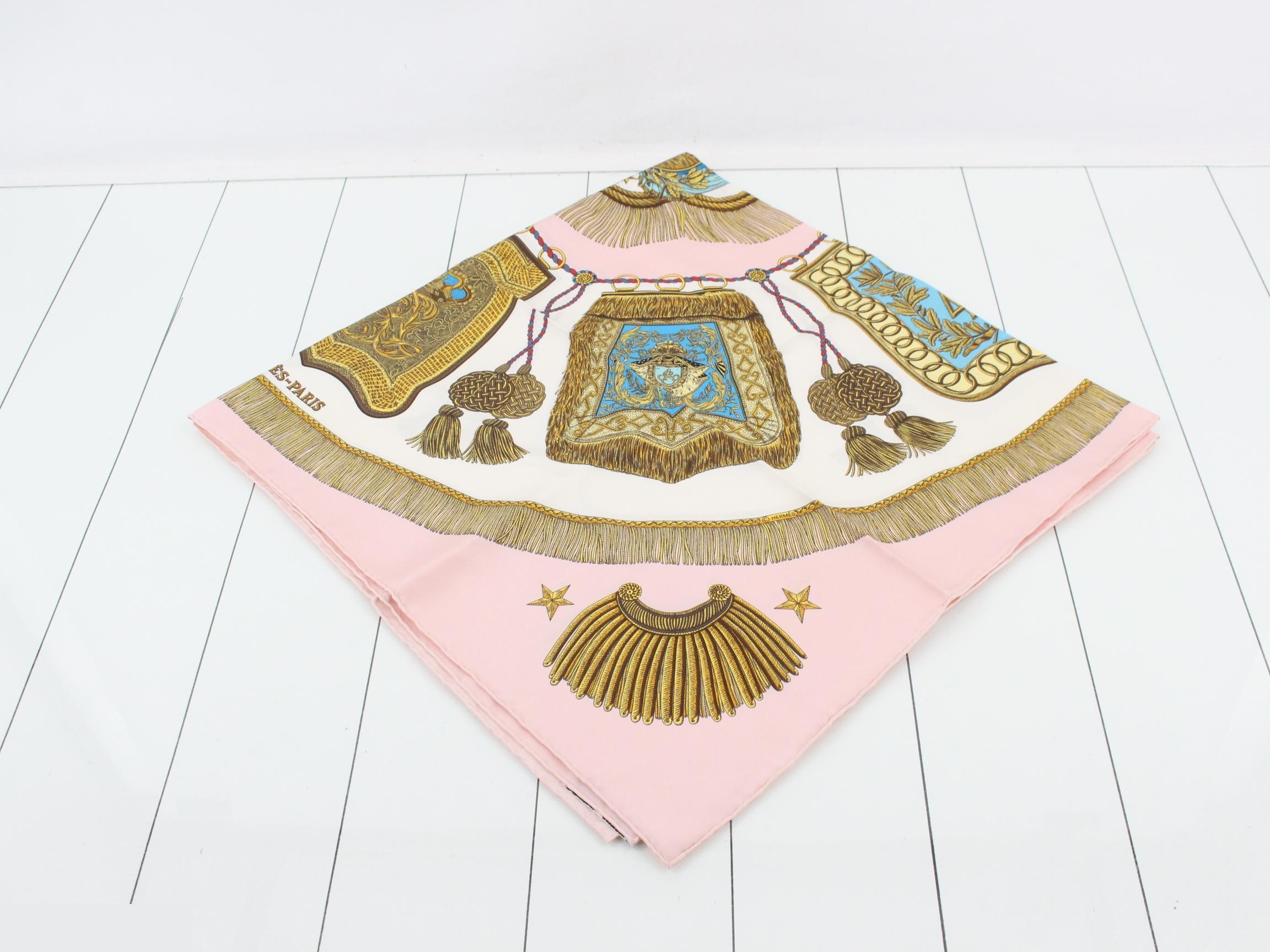 Carre 90 Saber-shaped pouch, silk scarf — view 2