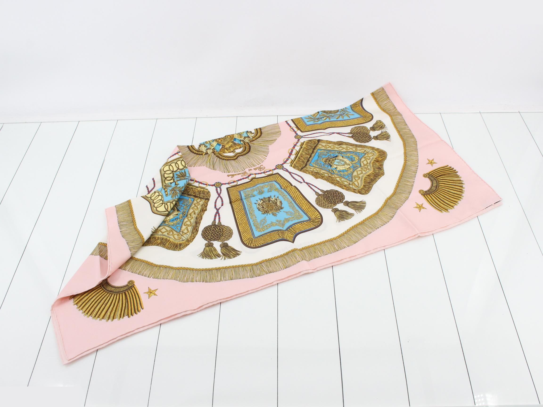 Carre 90 Saber-shaped pouch, silk scarf — view 3
