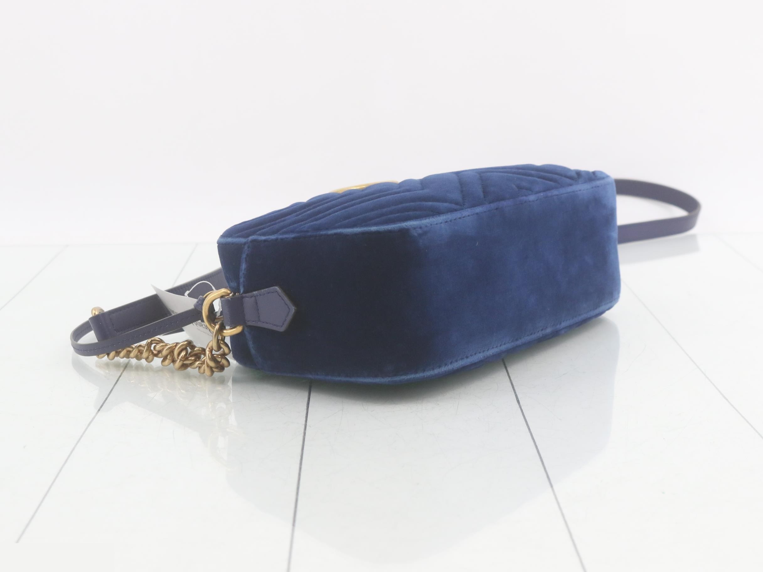 GG Marmont Velvet Shoulder Bag — view 5