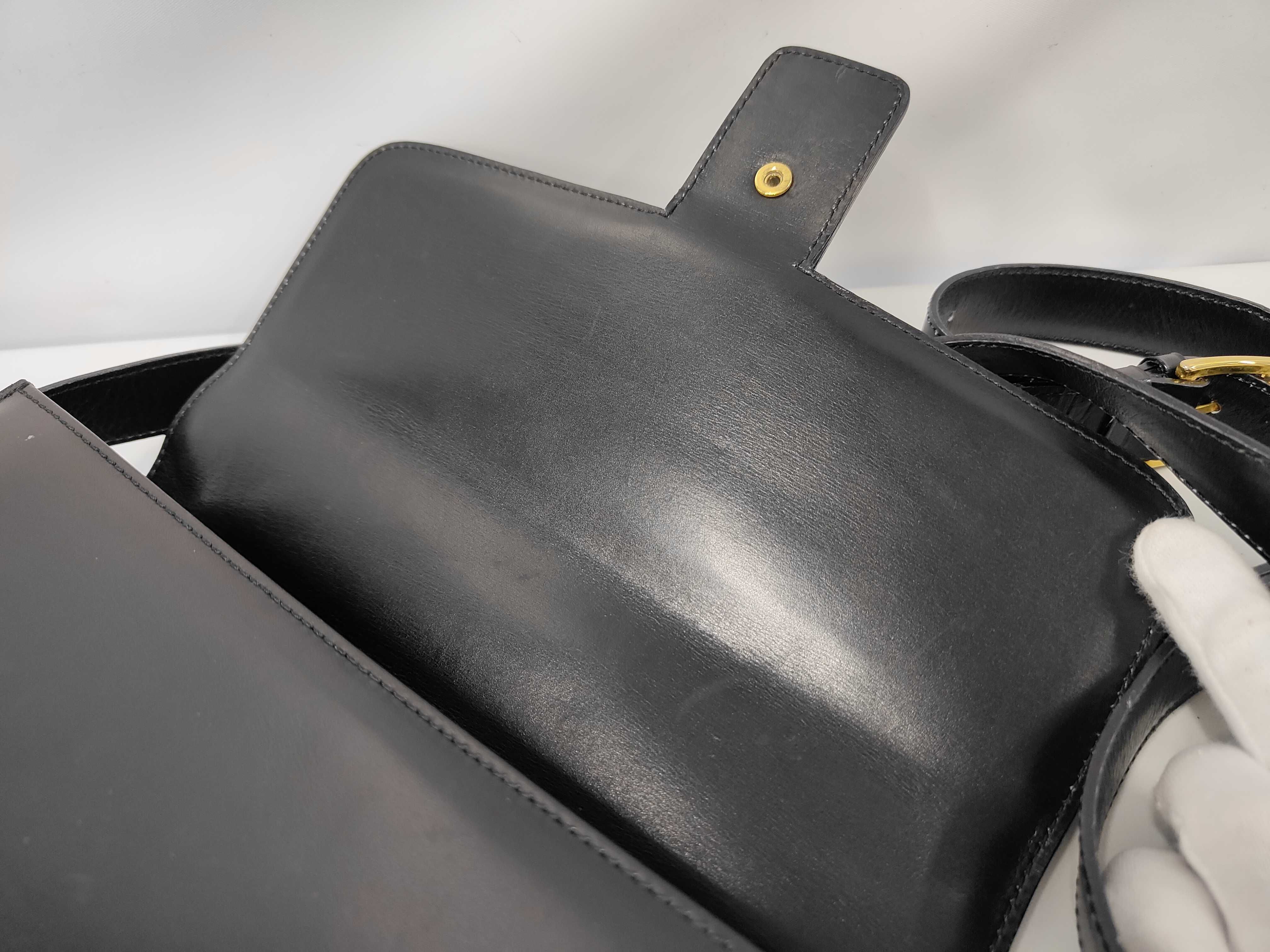 Black Leather Vintage "Carriage Hardware" Shoulder Bag — view 8
