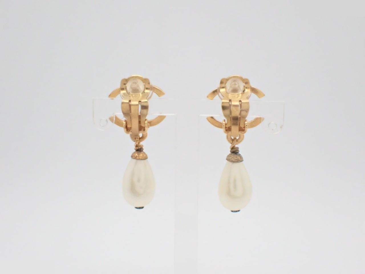 Earrings, Coco Mark, Pearl, Gold — view 2