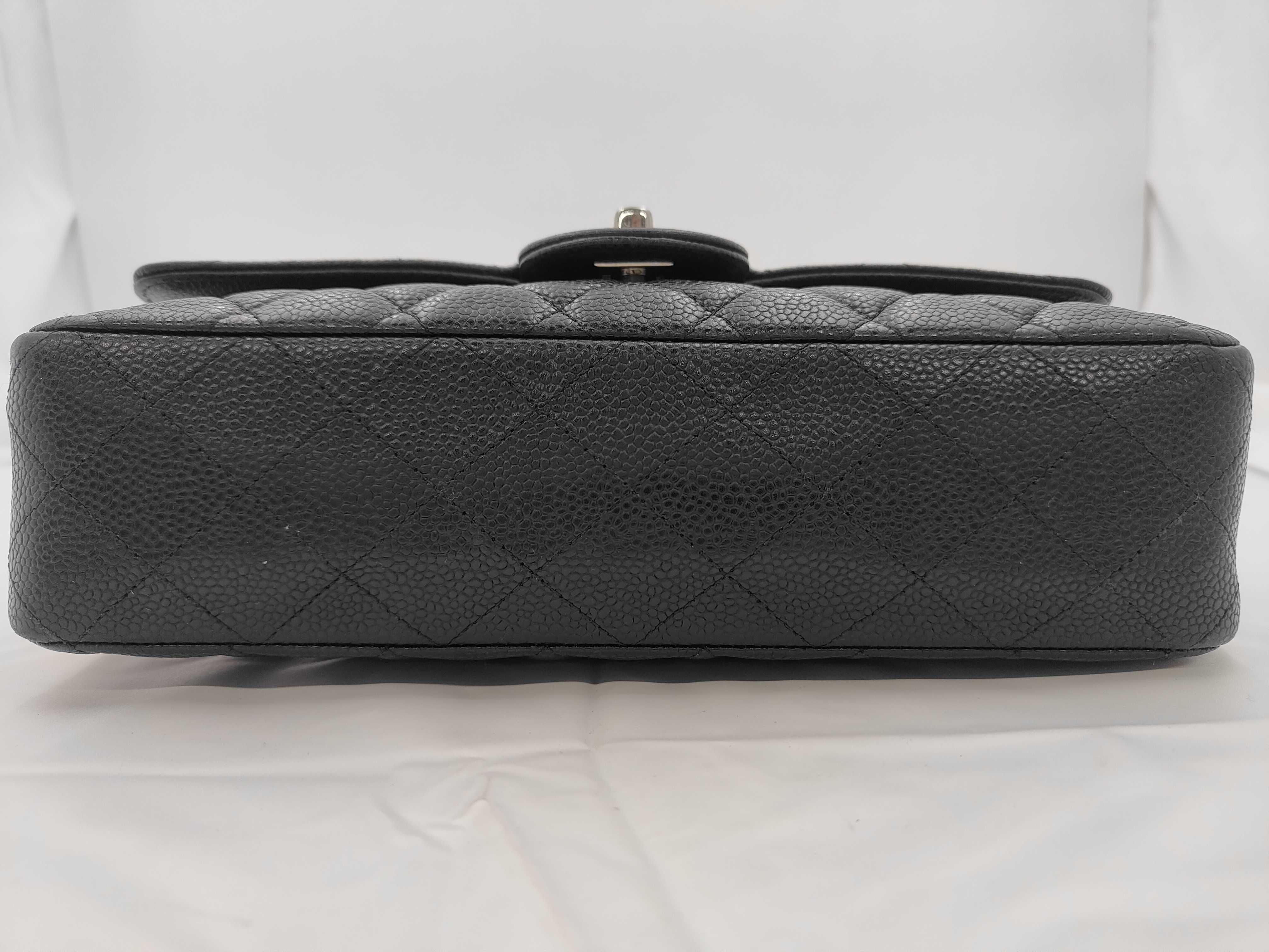 Matelassé 25 Double Flap Caviar Black Chain Shoulder Bag — view 7