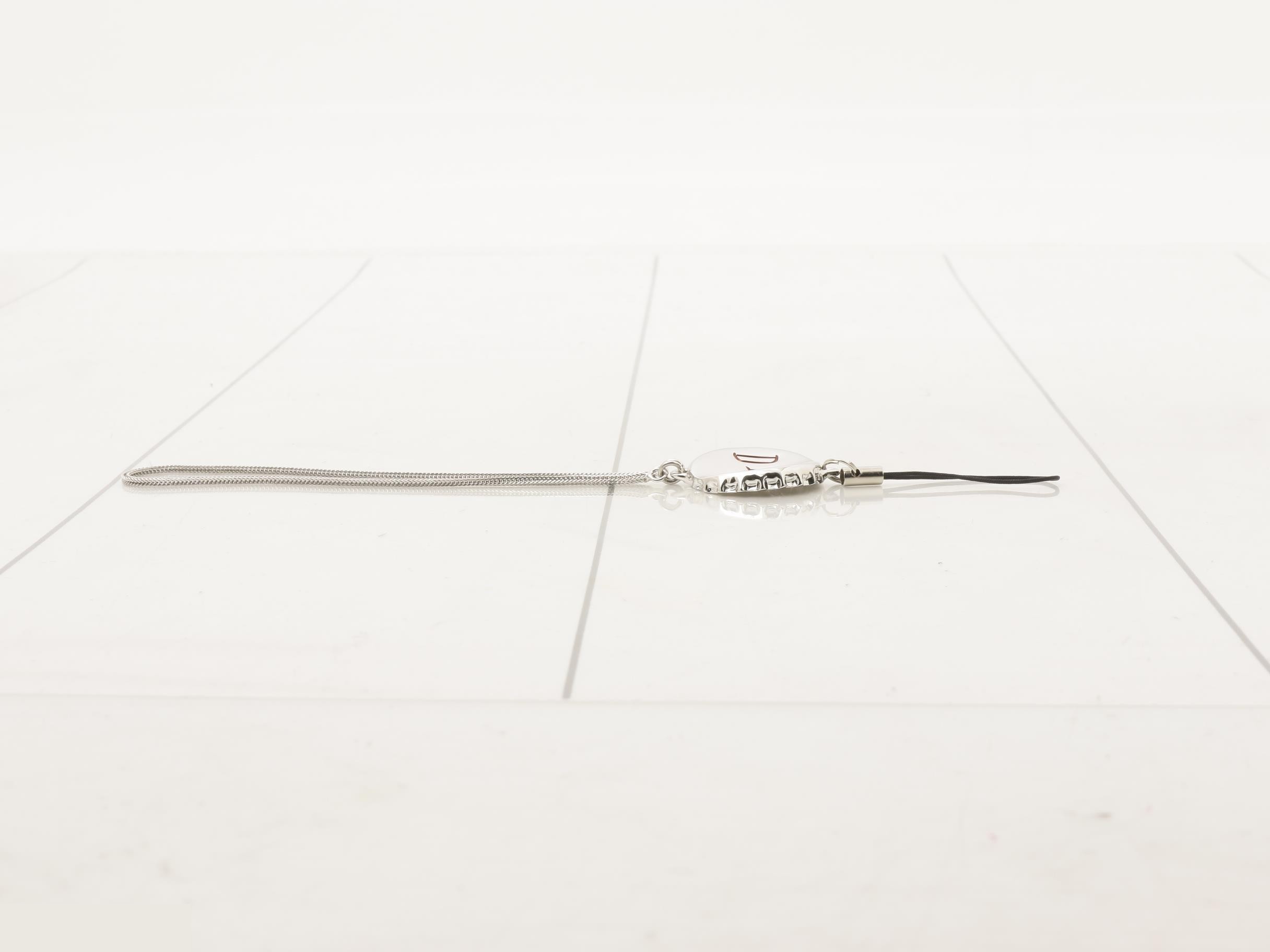 Other items: Small accessories, phone straps, keychains — view 3