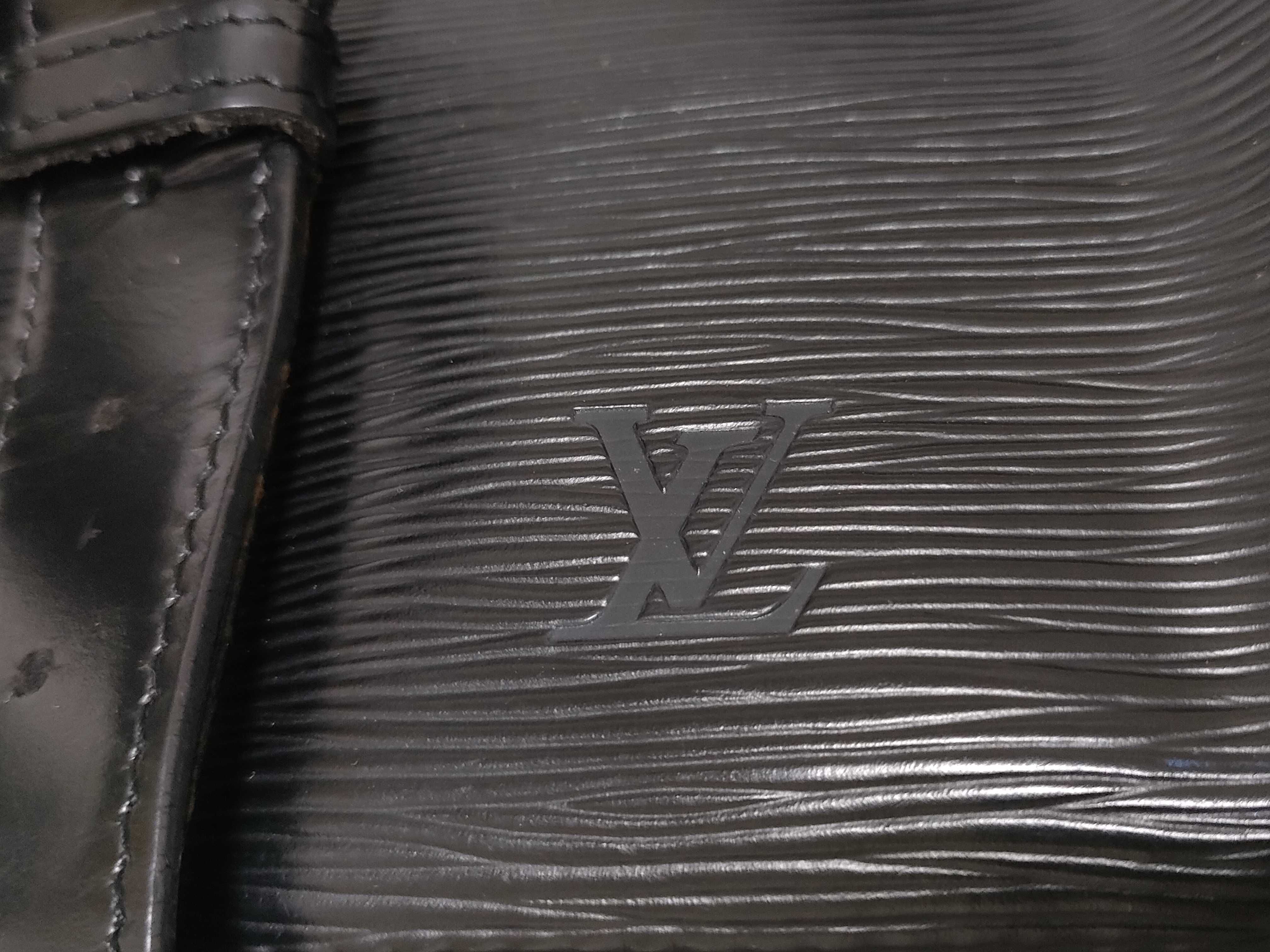 Epi Louis Vuitton LV Epi Sac à Do One Shoulder Bag Noir Shoulder Bag — view 11