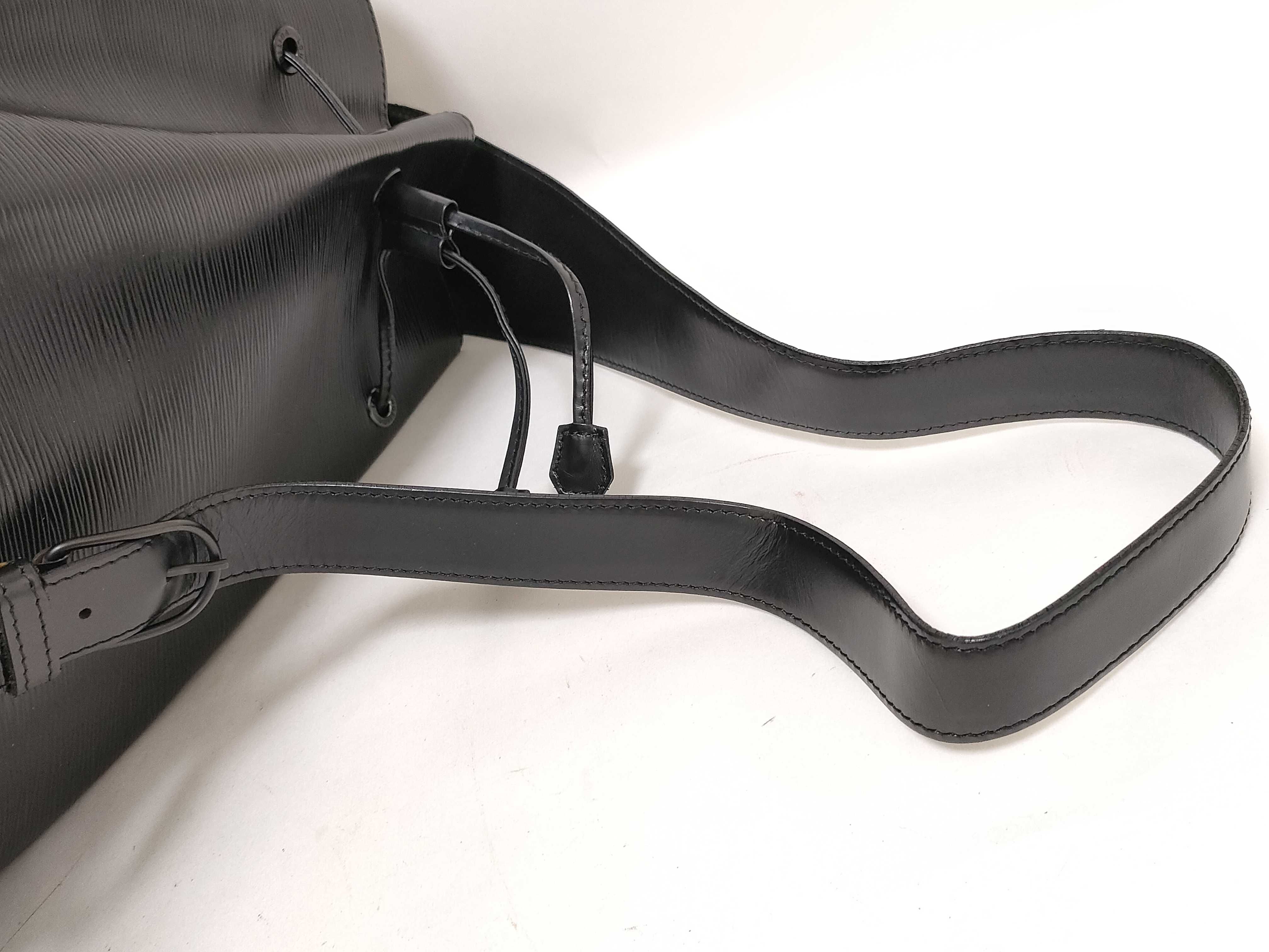 Epi Louis Vuitton LV Epi Sac à Do One Shoulder Bag Noir Shoulder Bag — view 3
