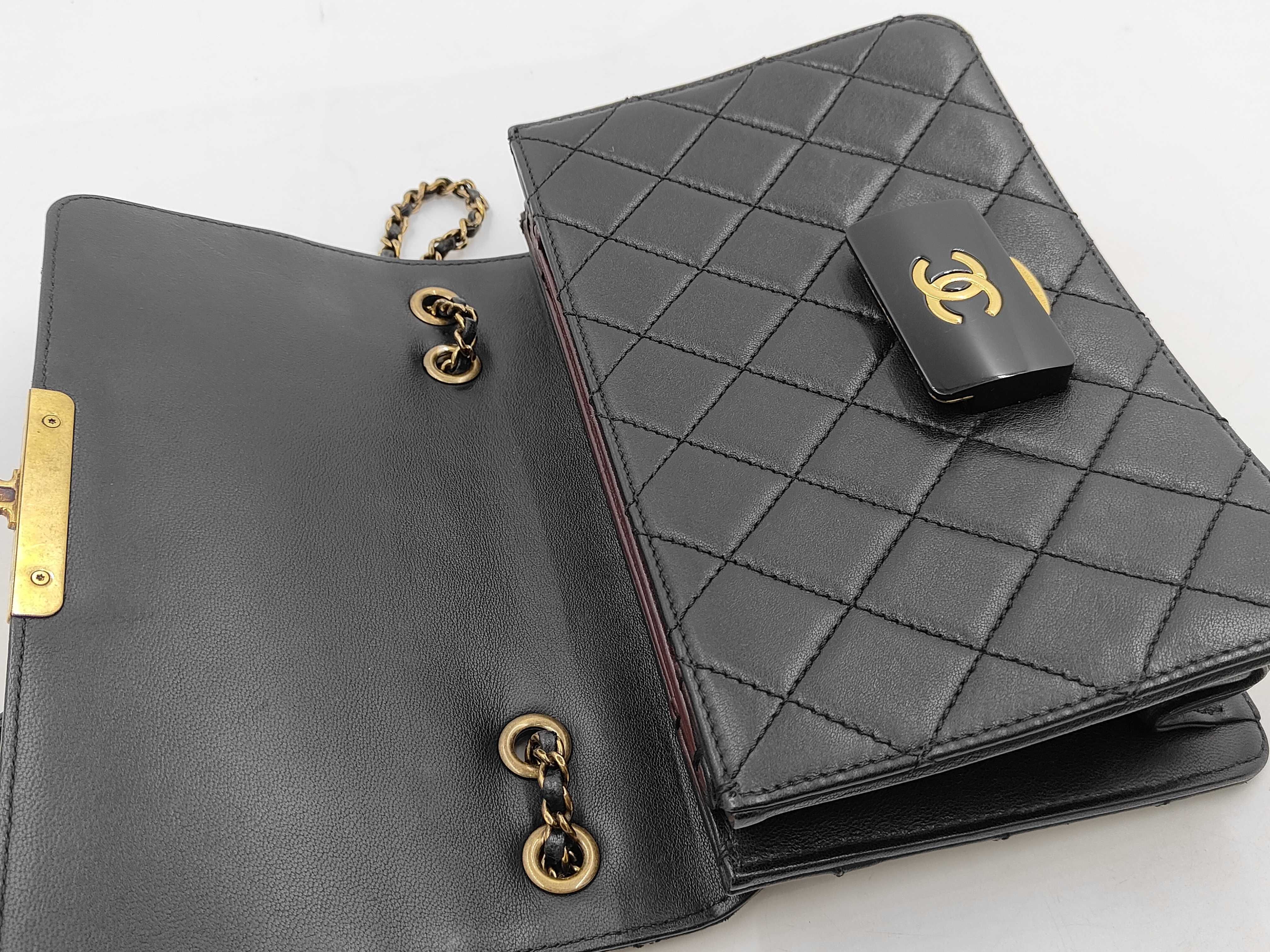 Beauty Lock Chain Shoulder Bag — view 10