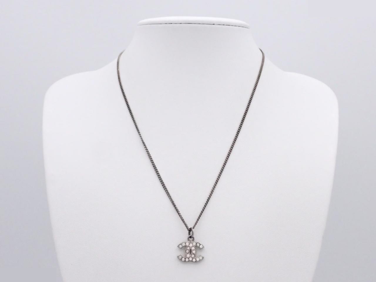 Necklace, with markings, 00V — view 3
