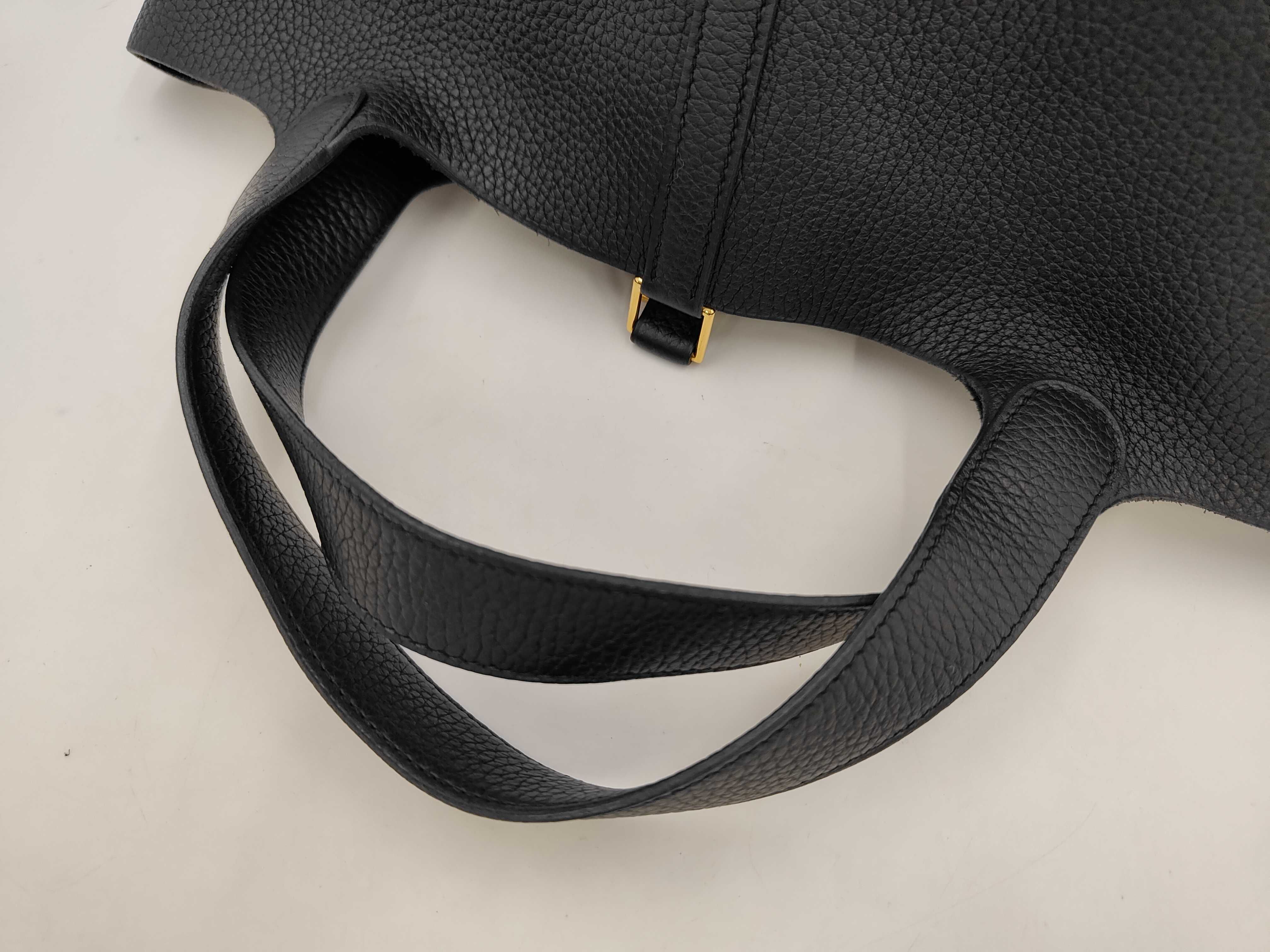 Picotin Lock MM Handbag, Gris Misty/Champagne Gold Hardware, Taurillon Clemence Leather, Z Stamp — view 5