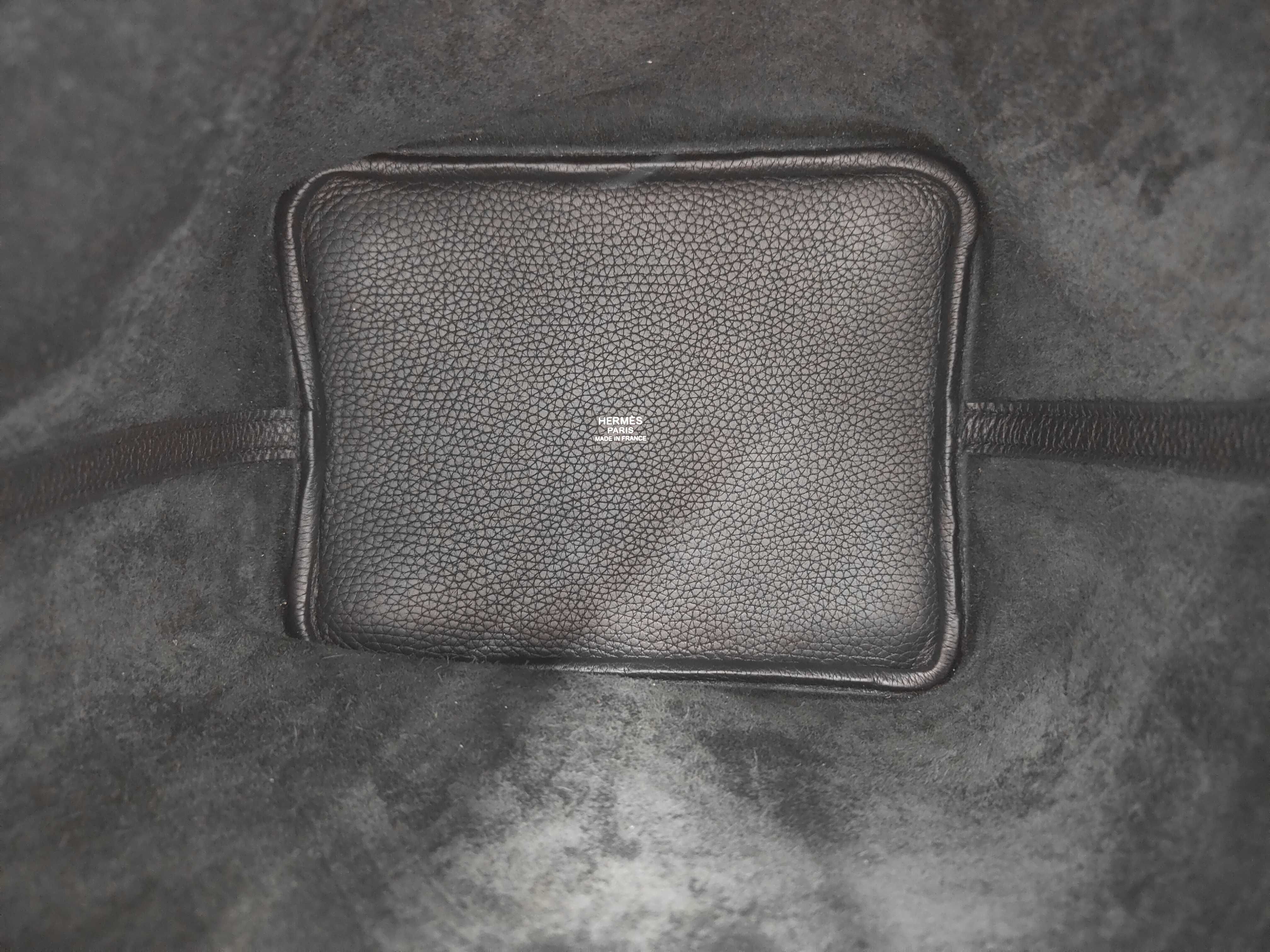 Picotin Lock MM Handbag, Gris Misty/Champagne Gold Hardware, Taurillon Clemence Leather, Z Stamp — view 8