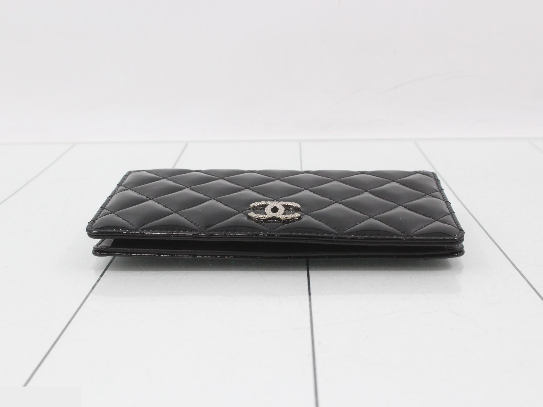 Matelassé Enamel Bi-fold Wallet — view 3