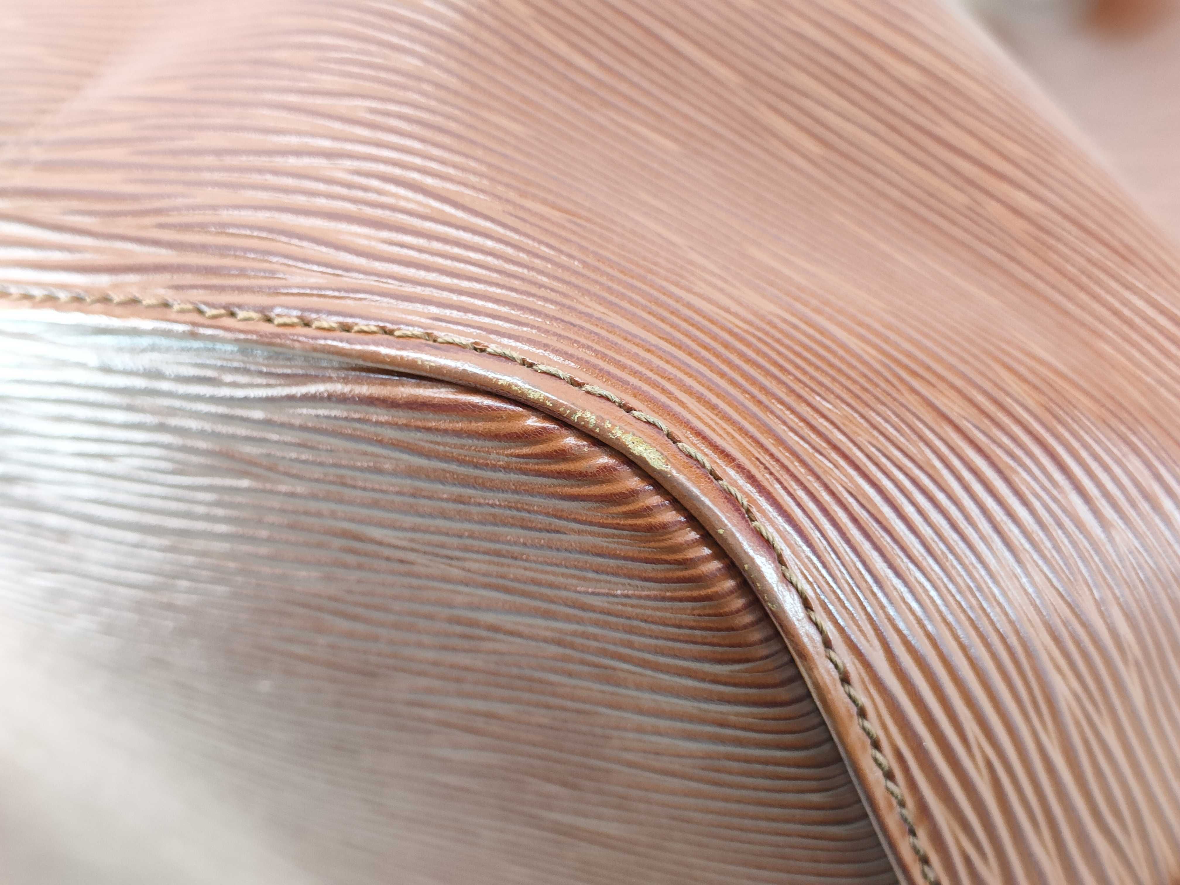 Epi Petit Noé M44103 Brown AR0094 Shoulder Bag — view 4