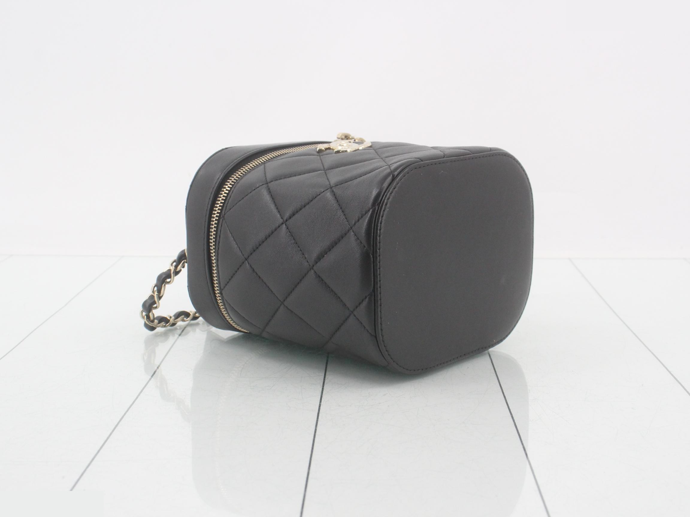 Matelassé Leather 2-Way Handbag — view 5