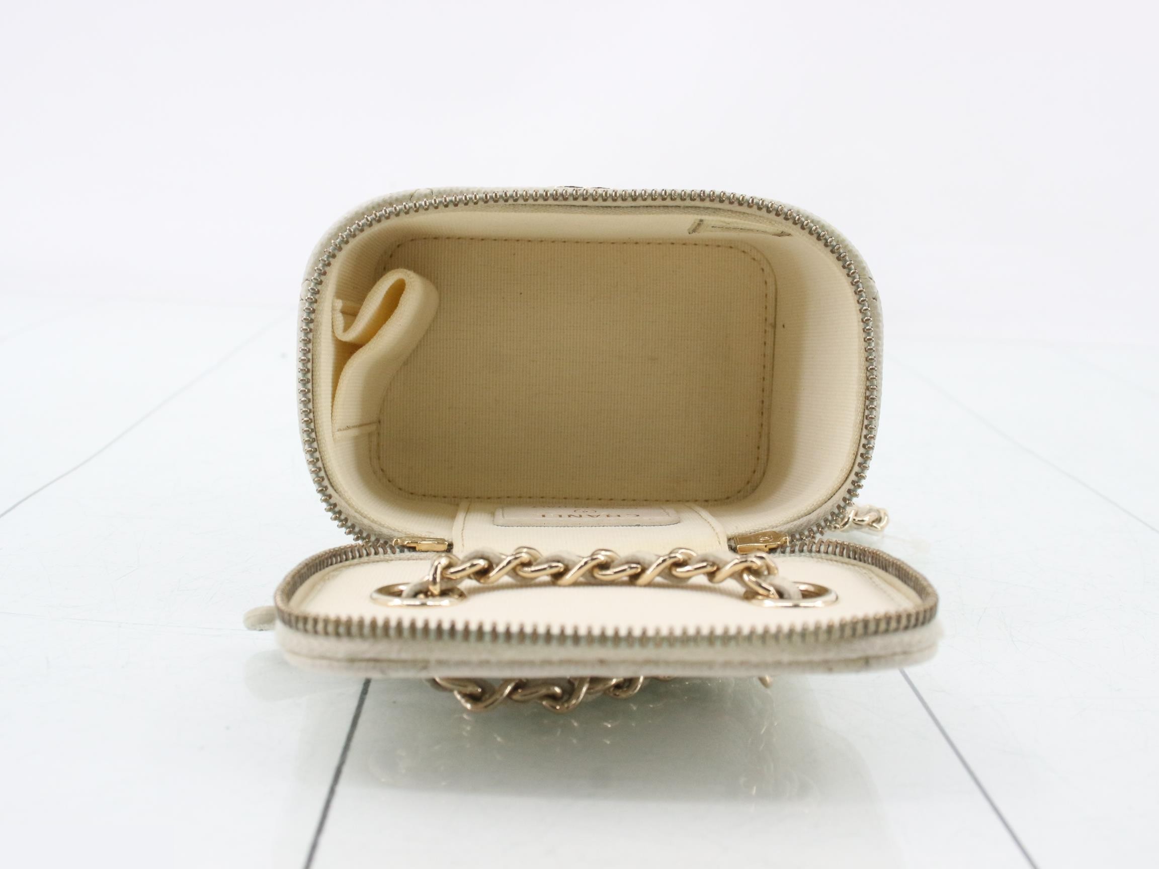 Matelassé Vanity Chain Shoulder Bag, Caviar Leather — view 4