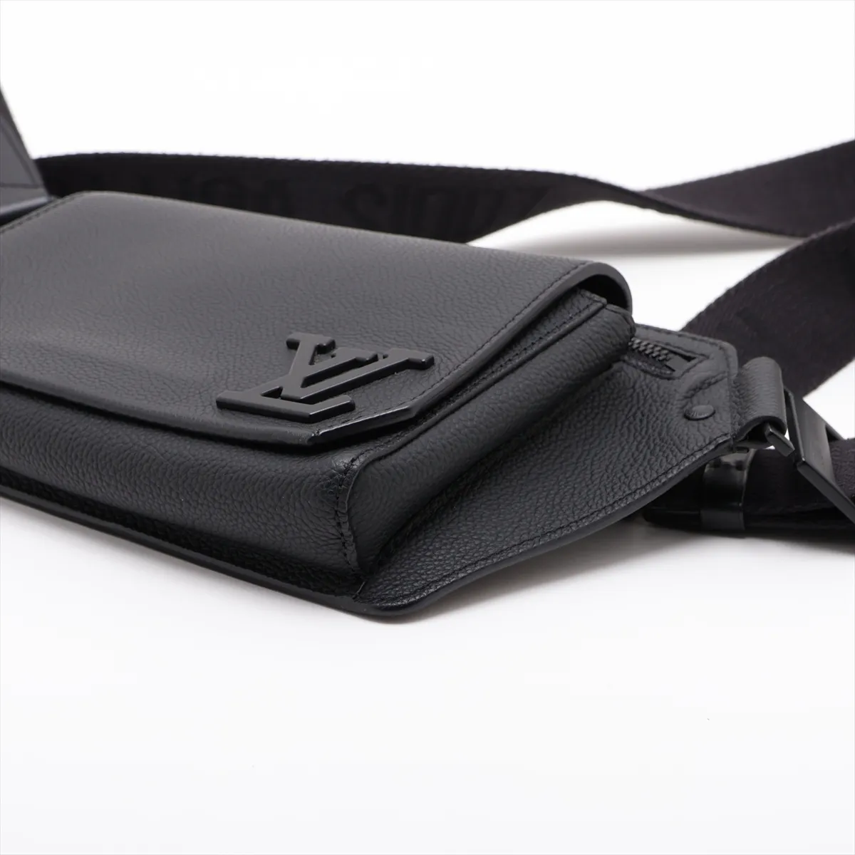 LV Aerogram Takeoff Sling M57081 Black (RFID detected) — view 3