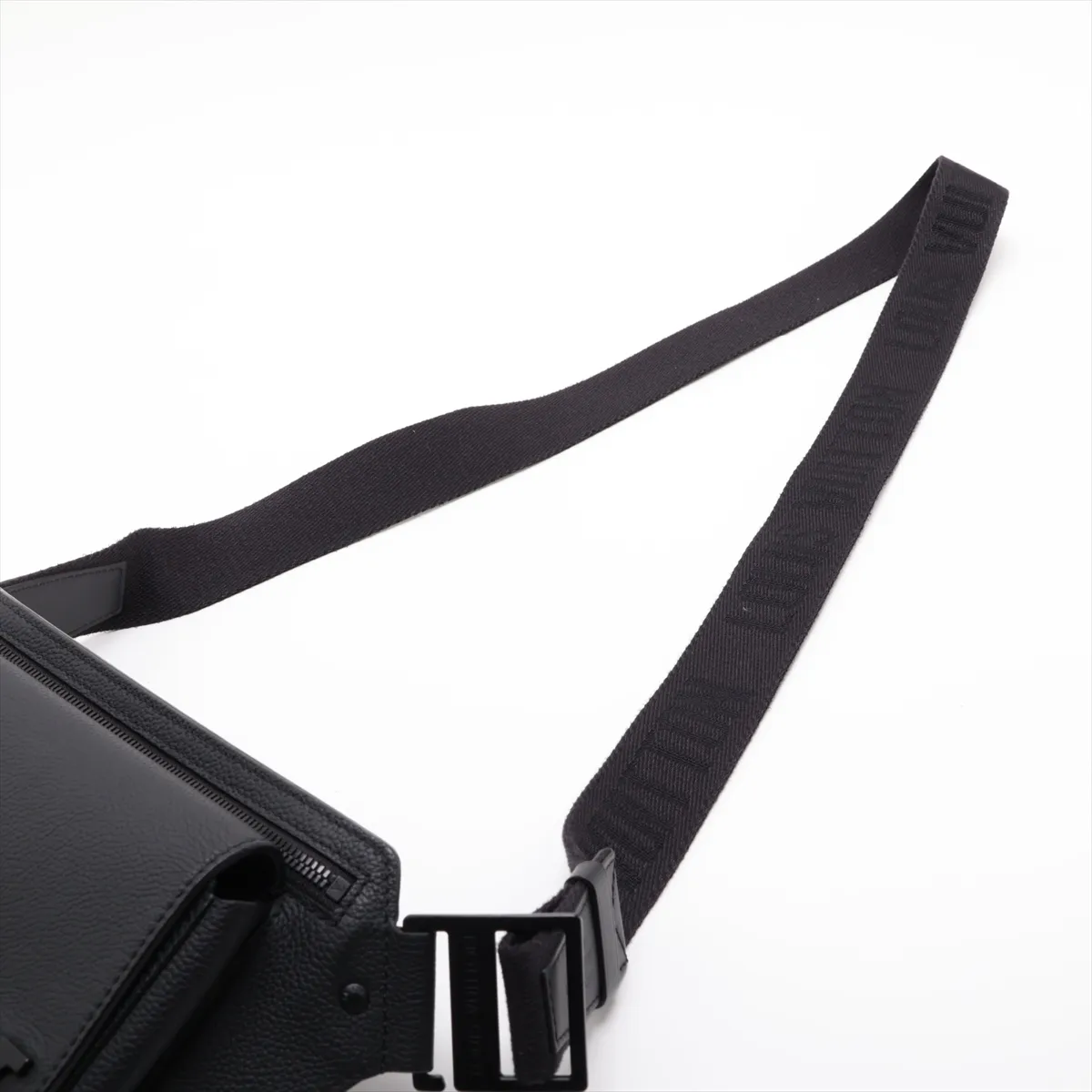 LV Aerogram Takeoff Sling M57081 Black (RFID detected) — view 5