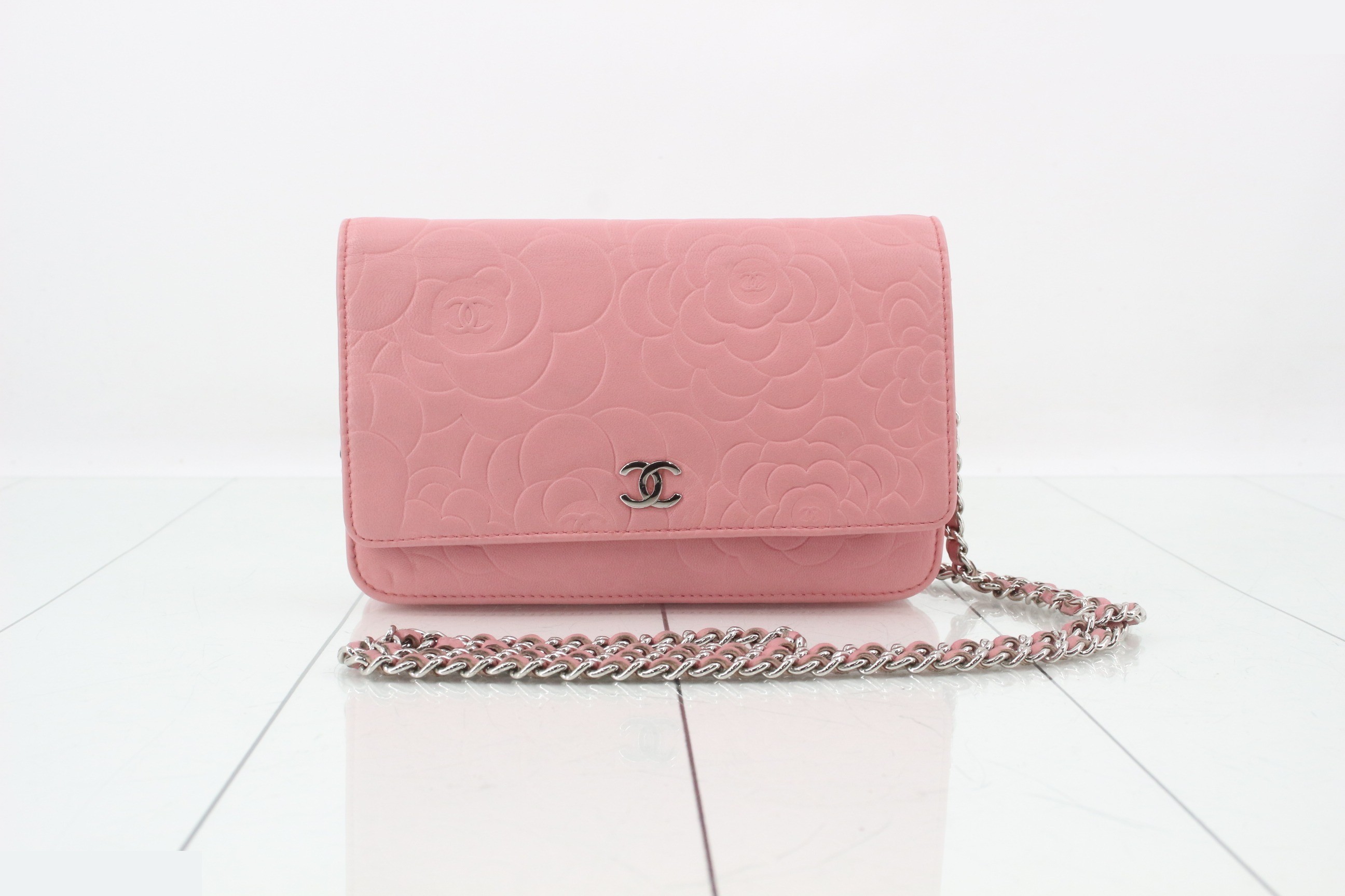 Camellia Leather Coco Mark Chain Wallet (Pink)