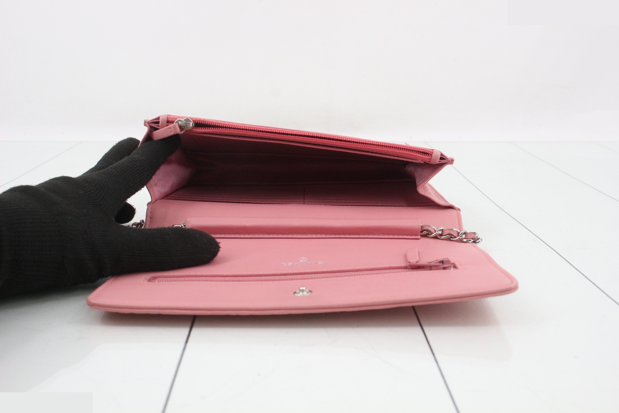 Camellia Leather Coco Mark Chain Wallet (Pink) — view 4