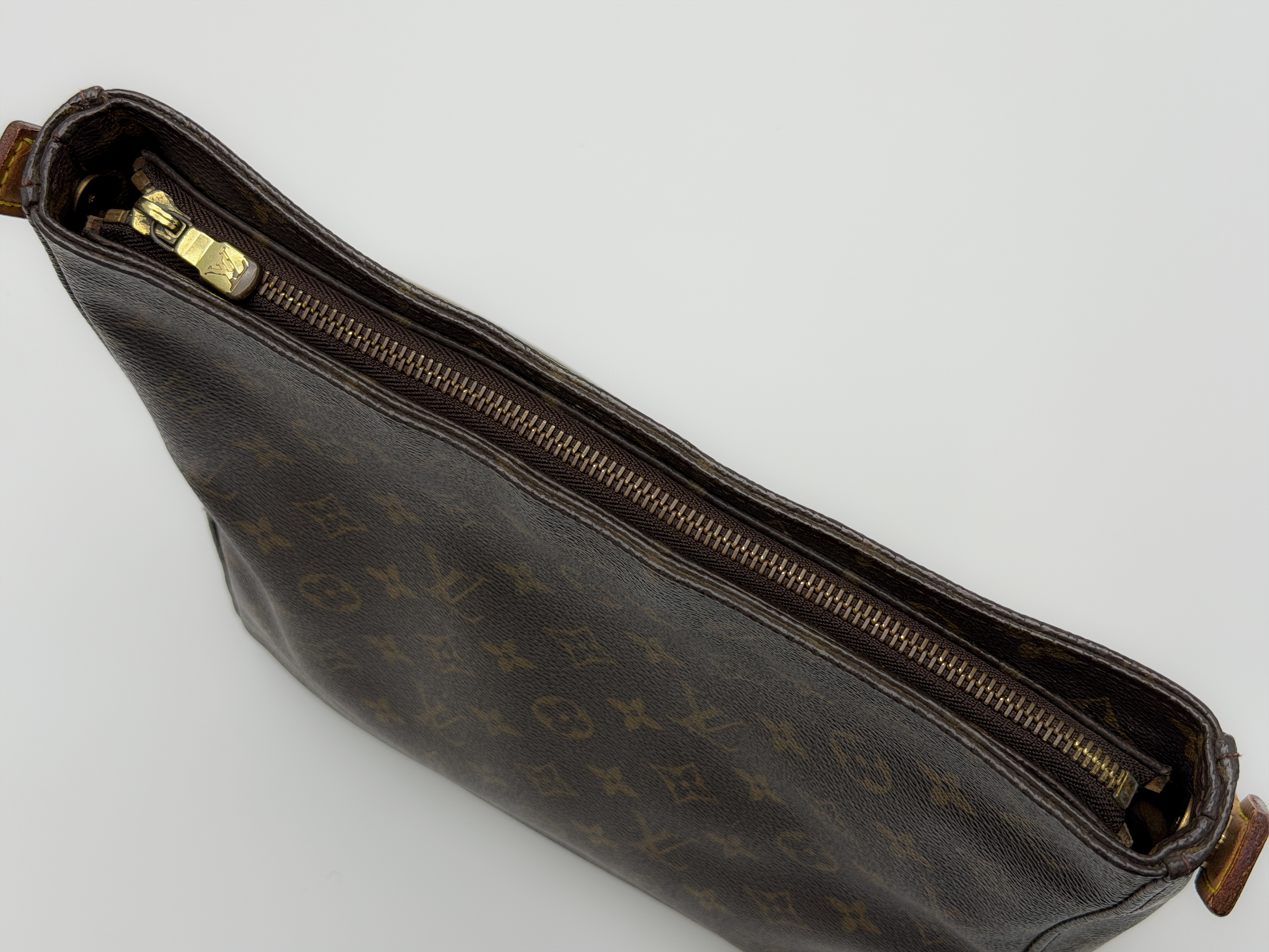 Monogram M51145 Looping GM MI0040 Shoulder Bag — view 8