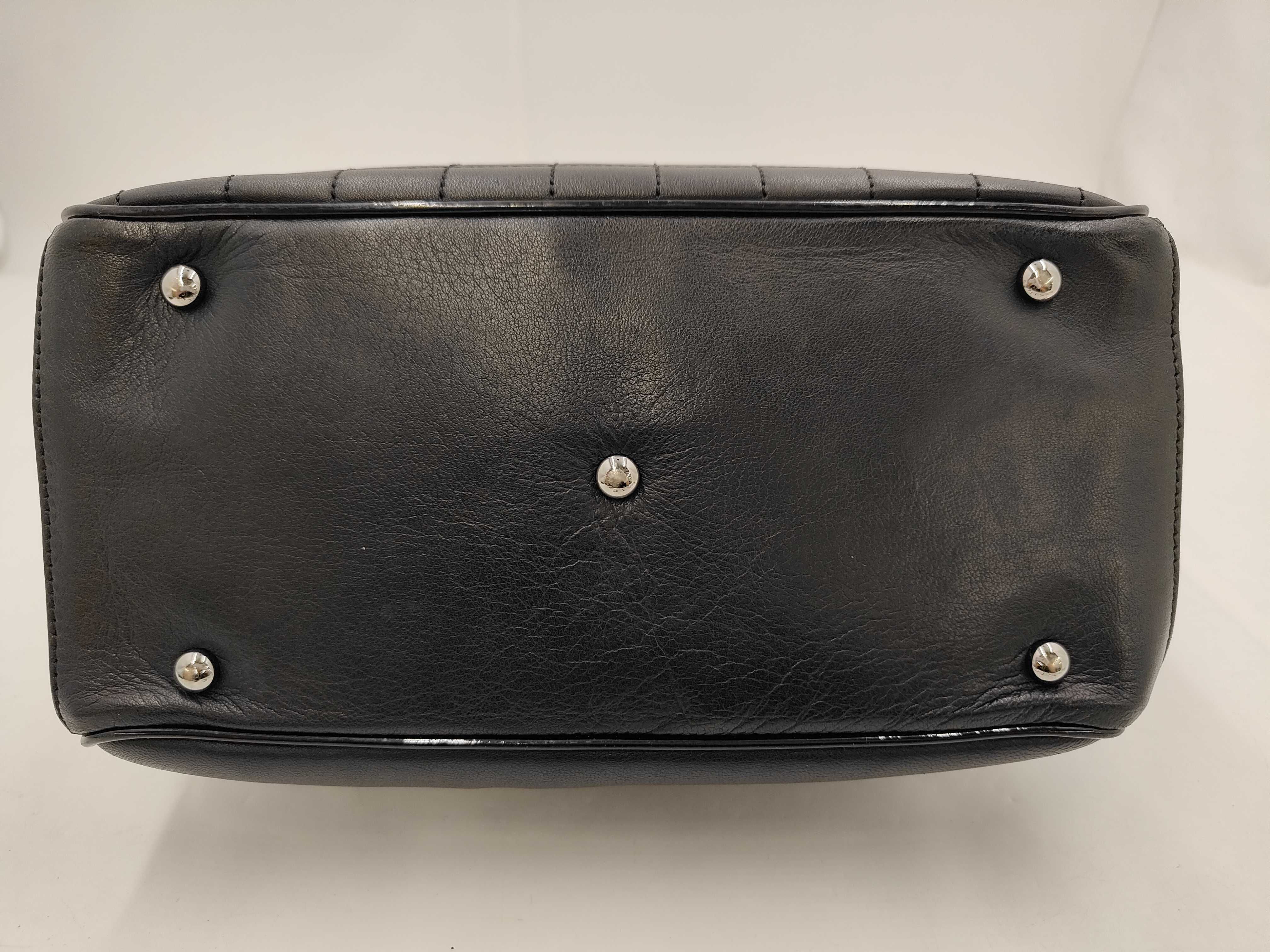 Coco Mark Camellia No. 5 Shoulder Bag (with serial card, item number 10947261) — view 3