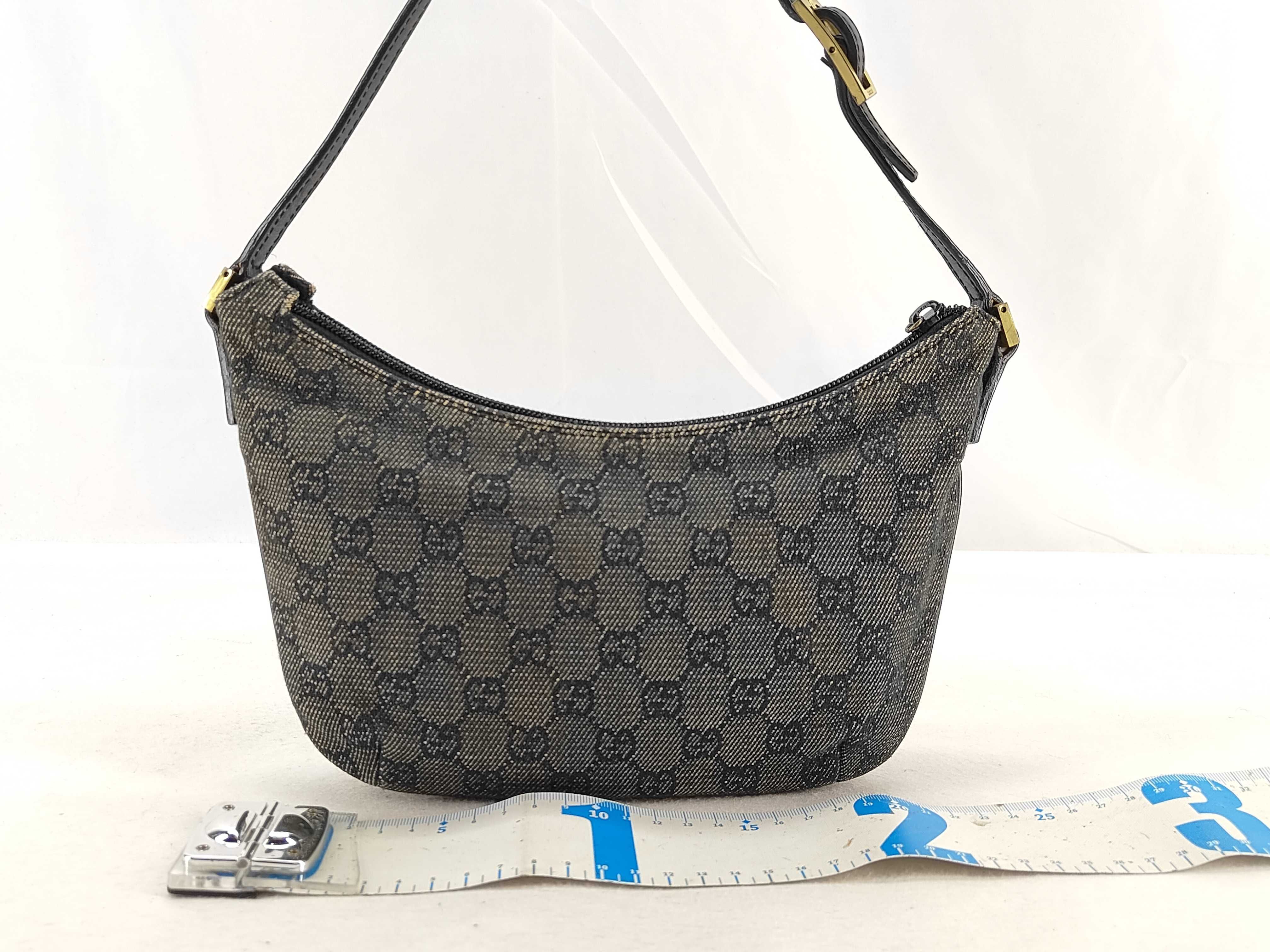 GG Supreme Gucci Half Moon GG Canvas Accessory Pouch — view 2