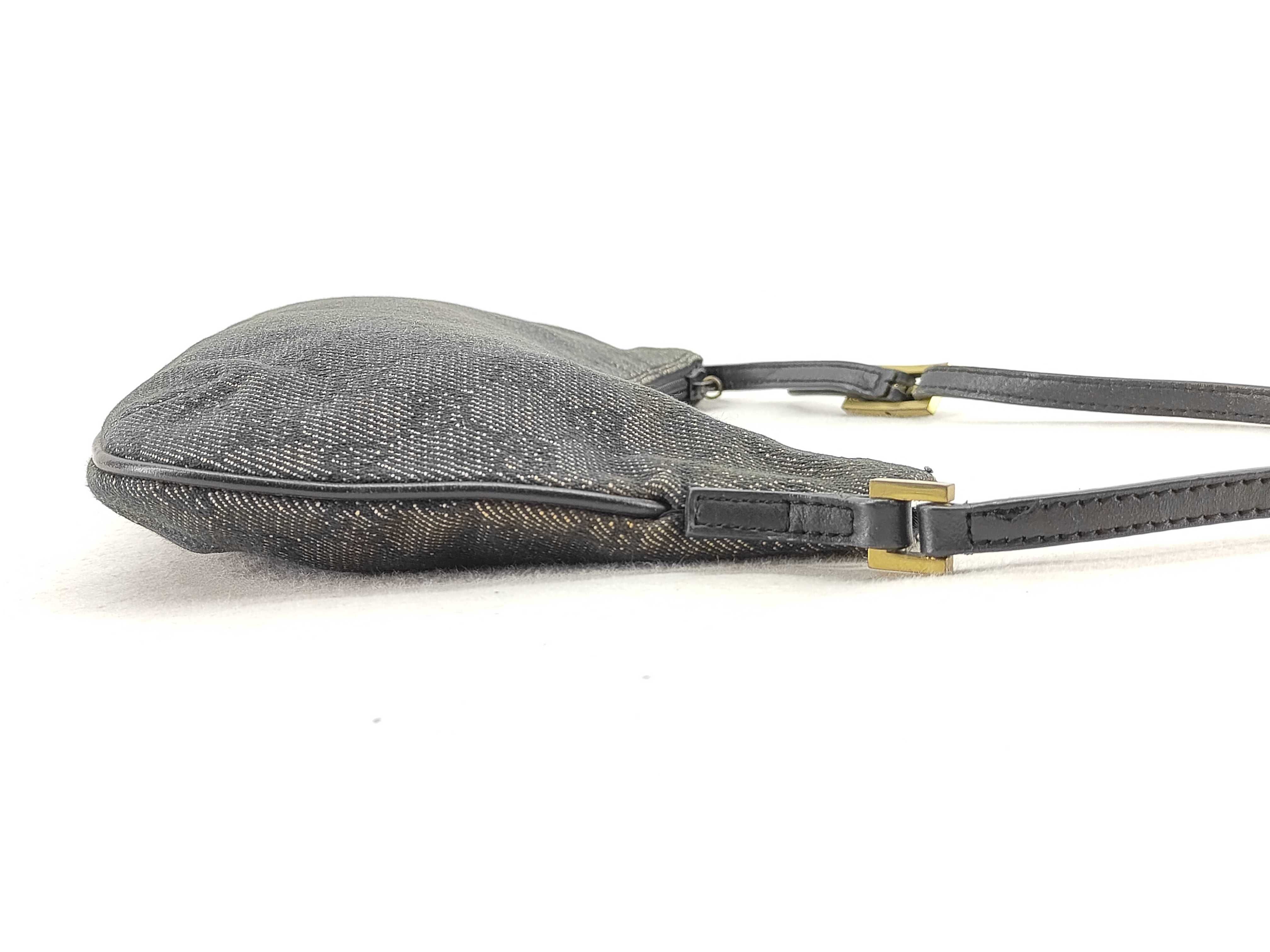 GG Supreme Gucci Half Moon GG Canvas Accessory Pouch — view 3