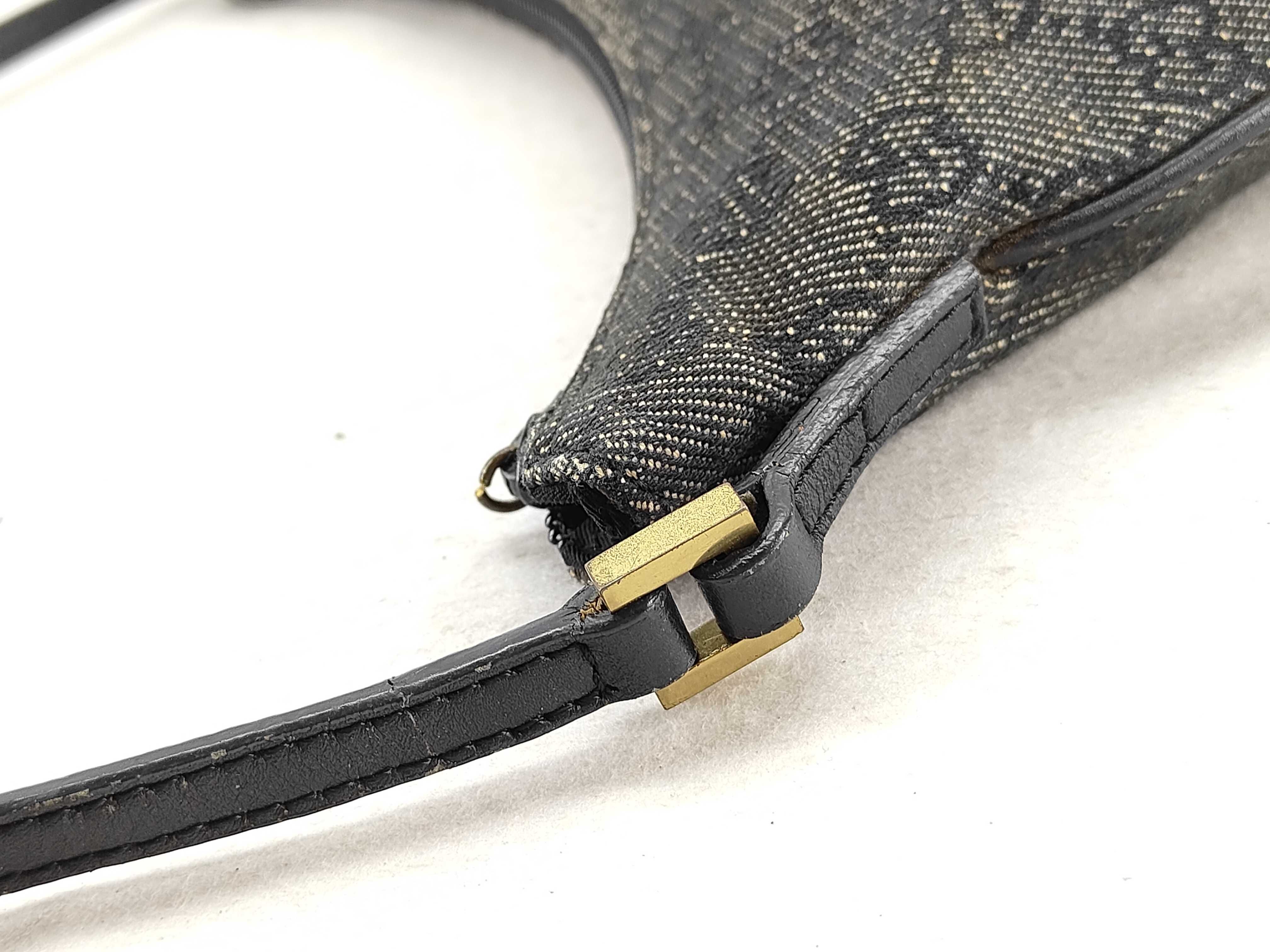 GG Supreme Gucci Half Moon GG Canvas Accessory Pouch — view 6