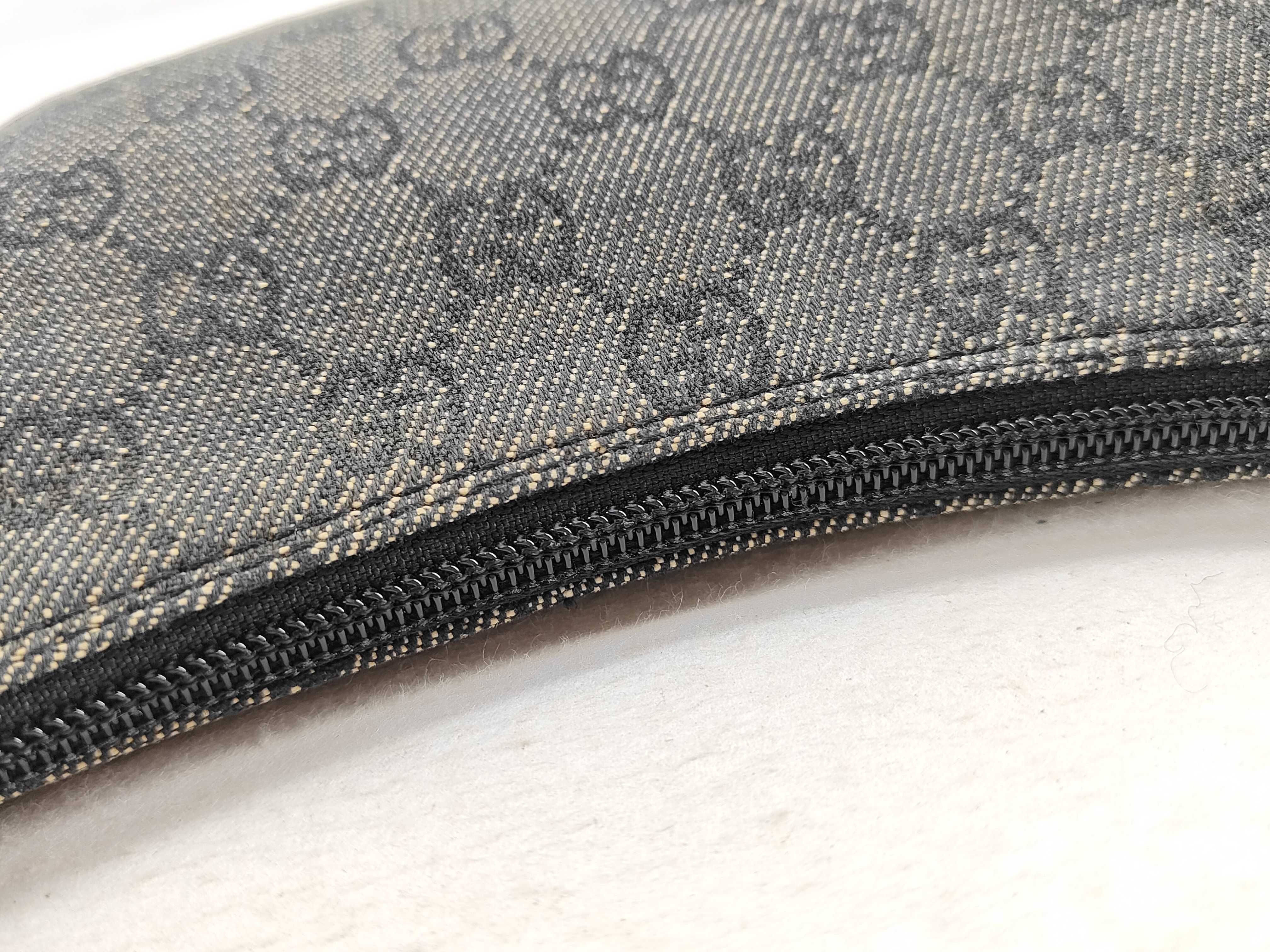 GG Supreme Gucci Half Moon GG Canvas Accessory Pouch — view 7