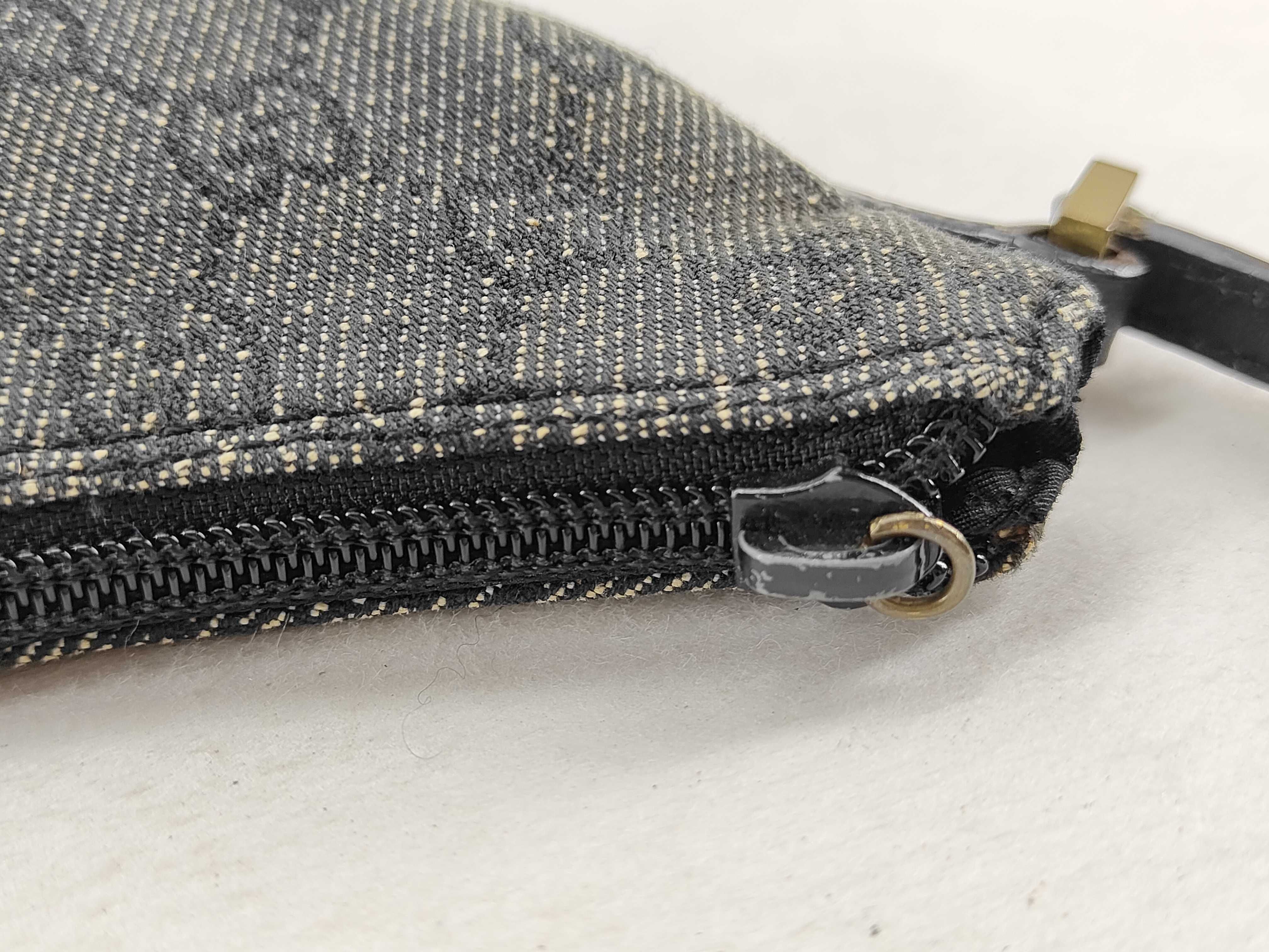 GG Supreme Gucci Half Moon GG Canvas Accessory Pouch — view 8