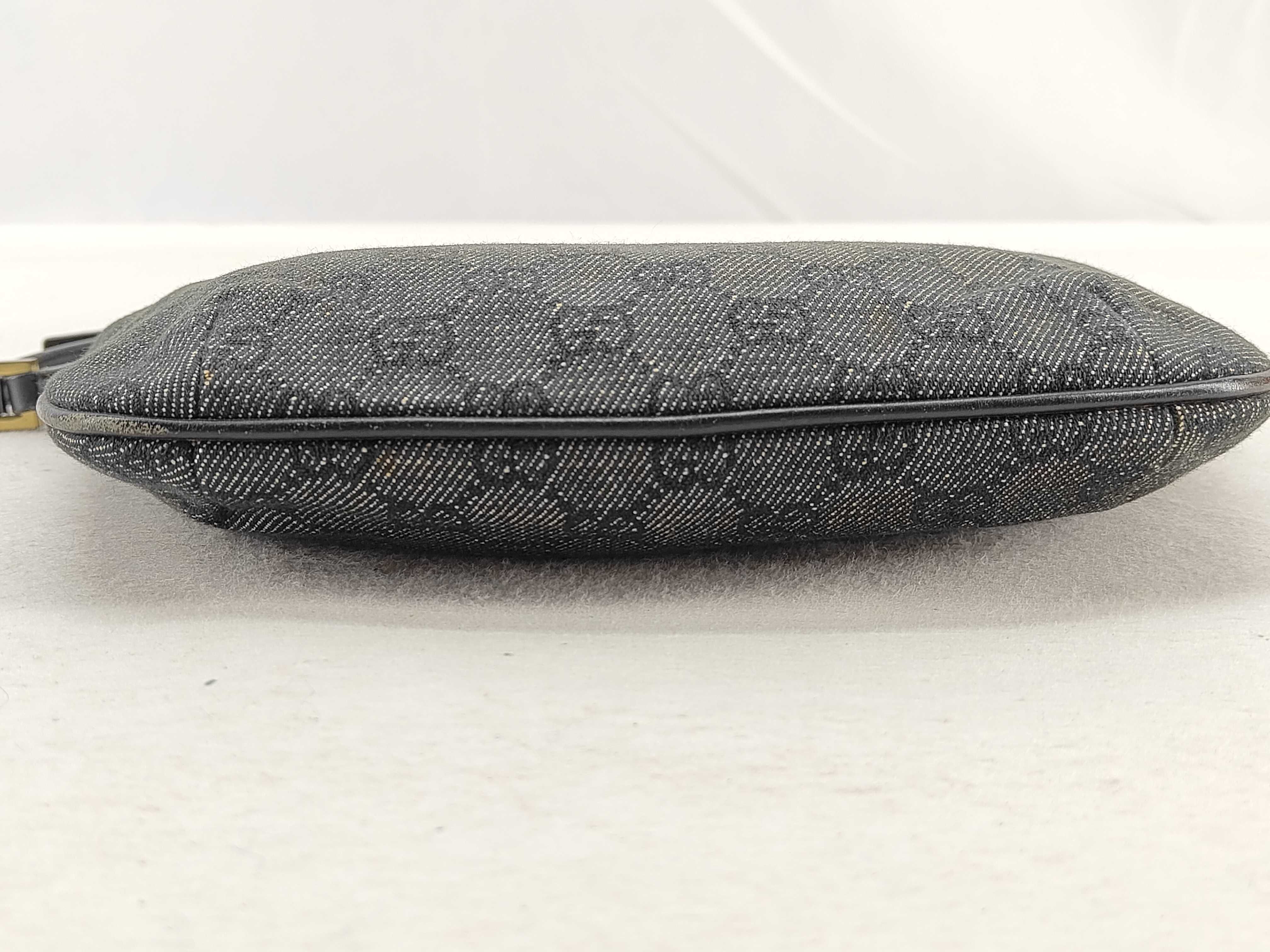 GG Supreme Gucci Half Moon GG Canvas Accessory Pouch — view 10