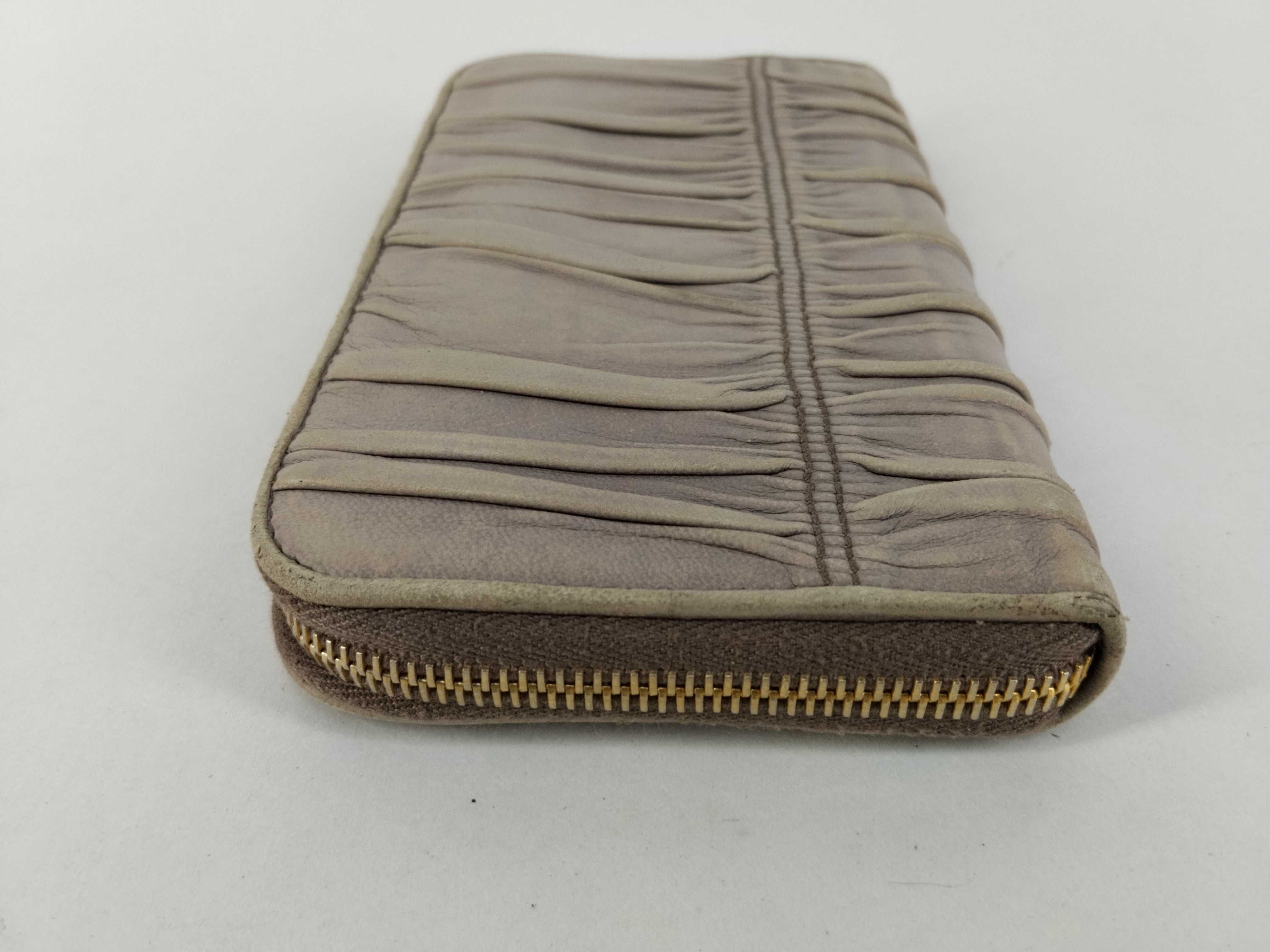 wallet — view 4