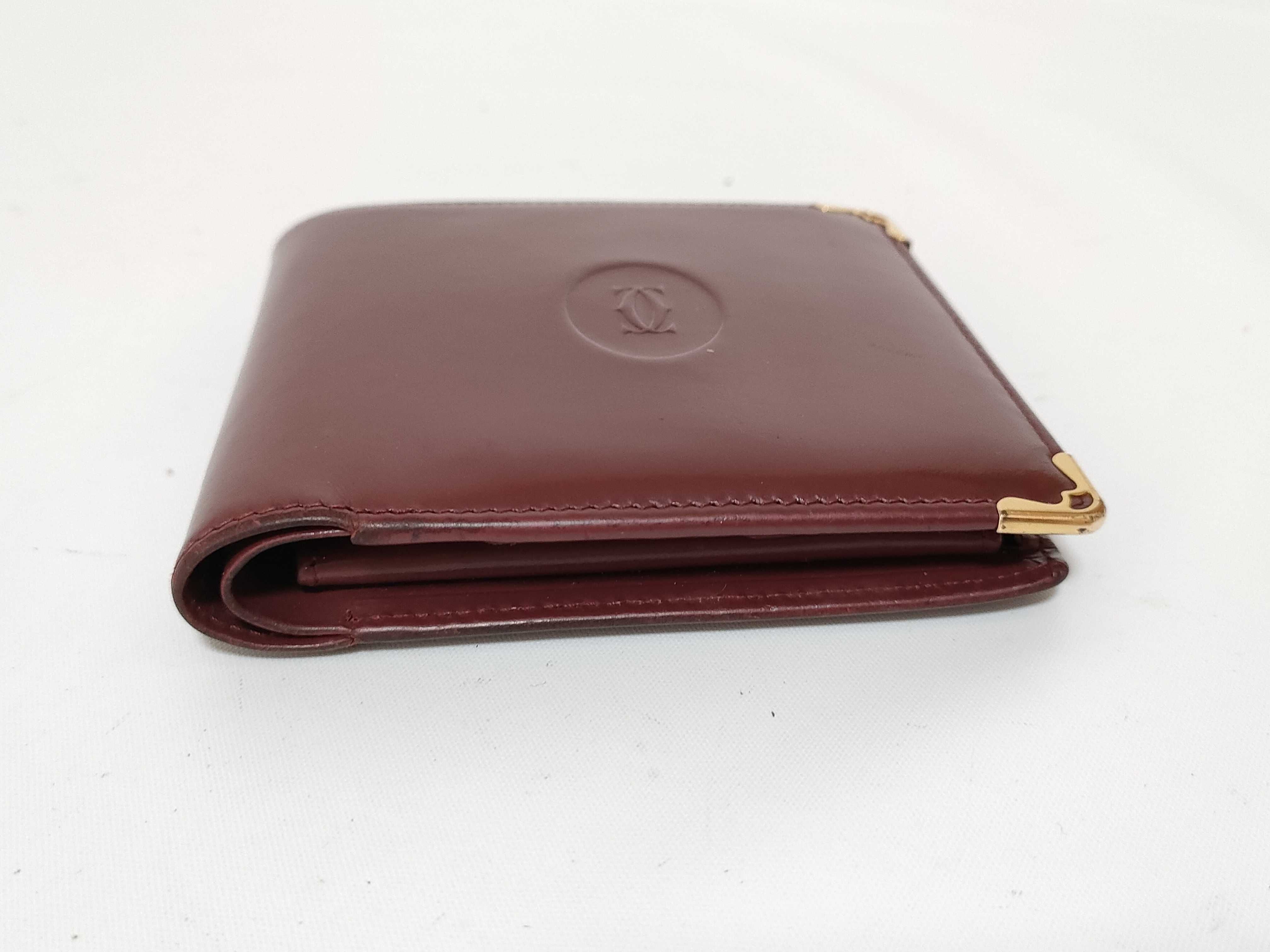 Must wallet — view 3