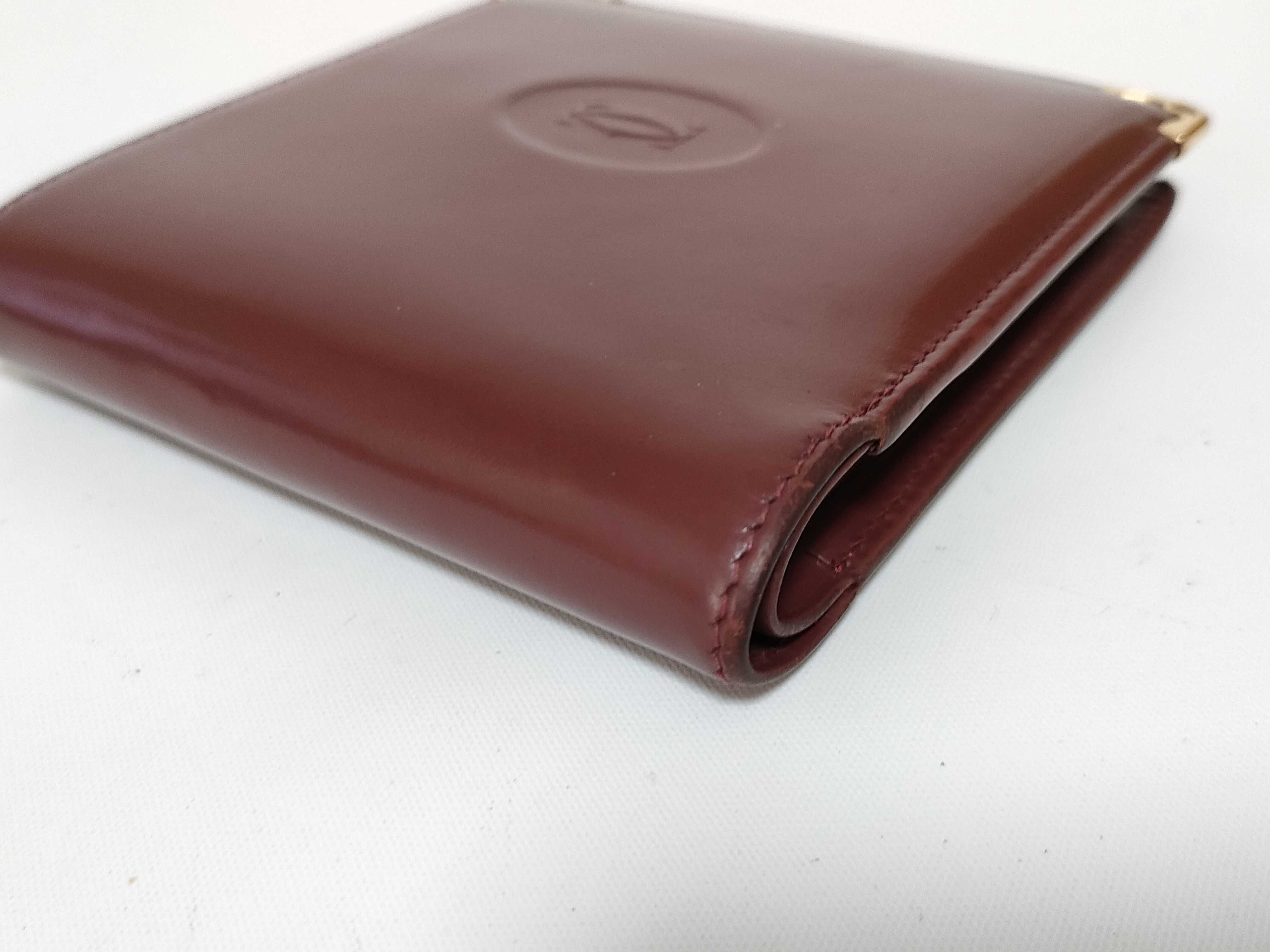 Must wallet — view 4
