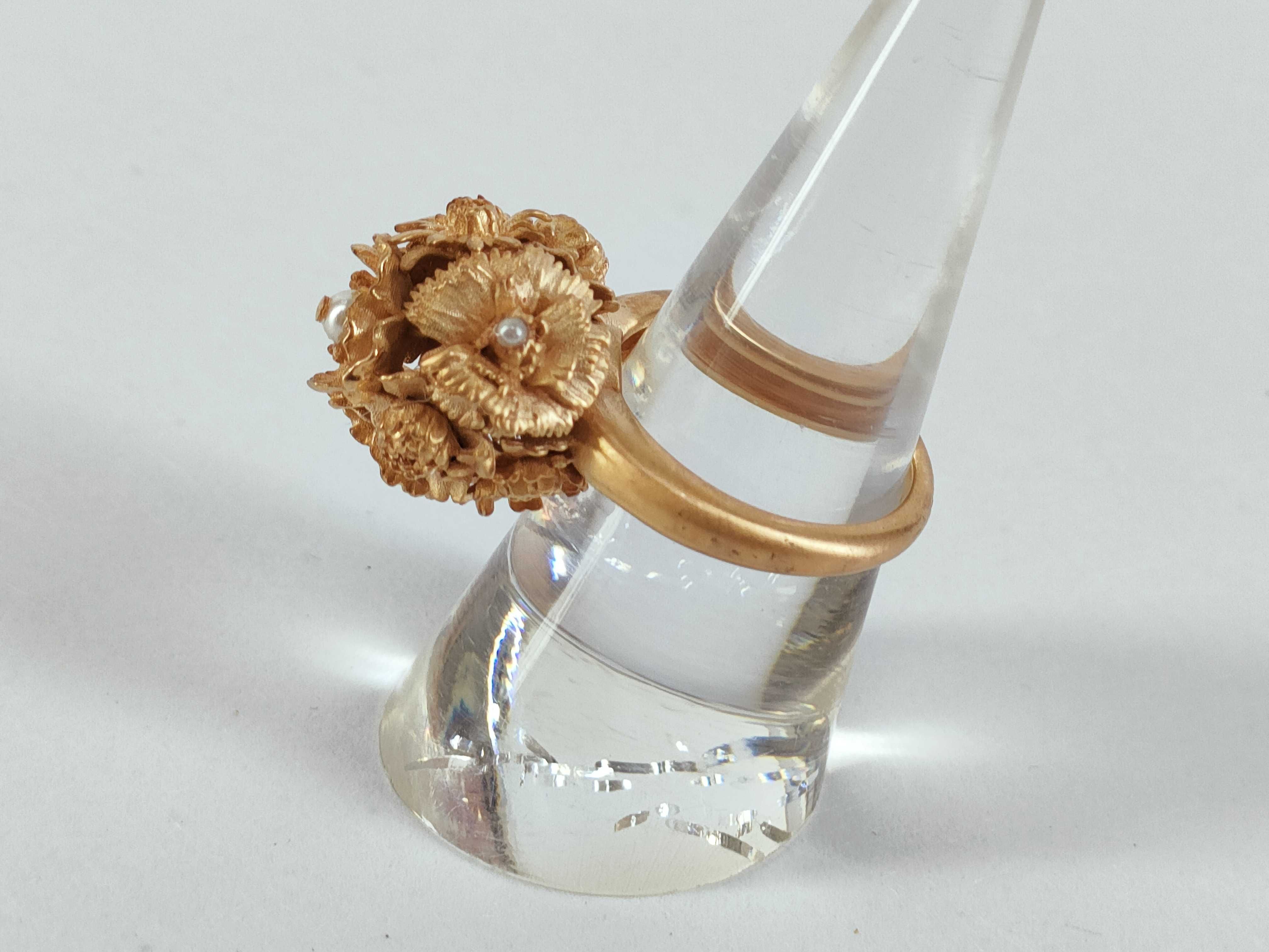 Flower Pearl Ring, Size L — view 2